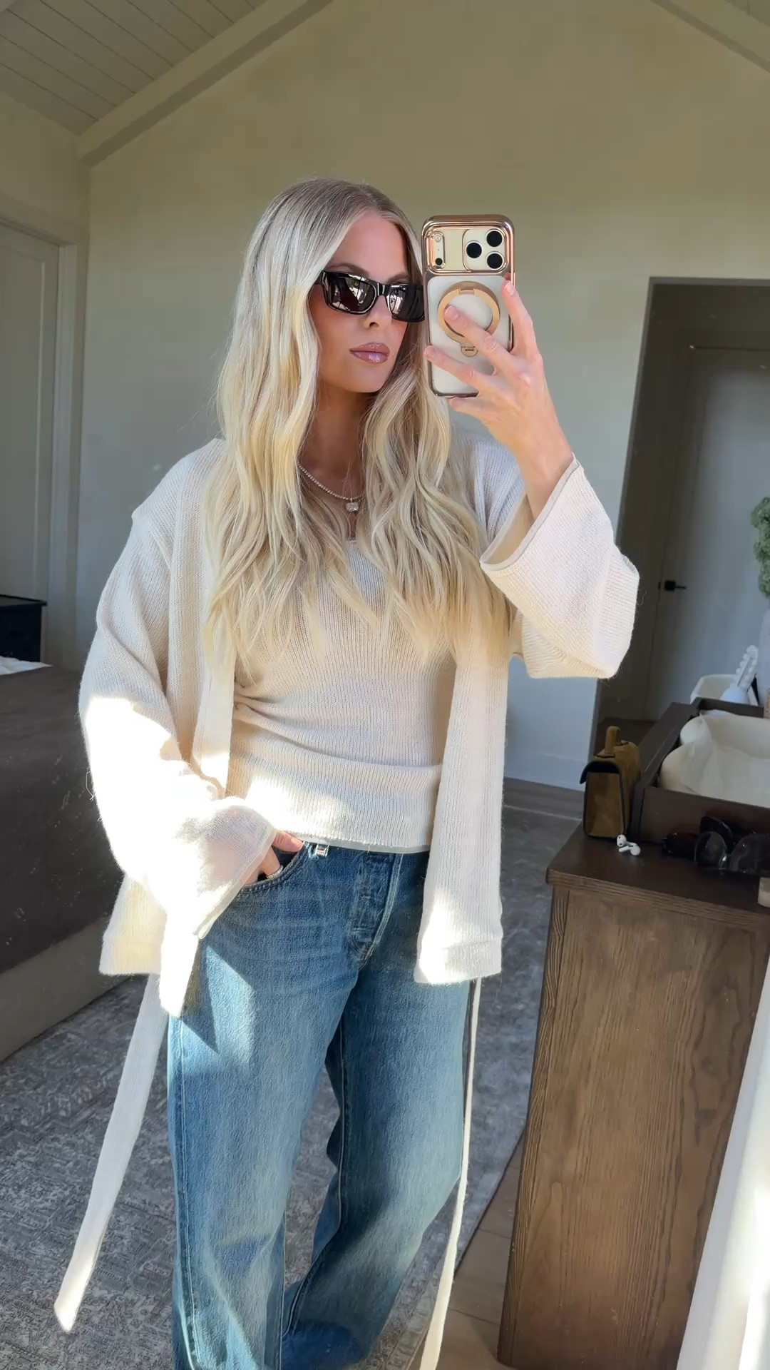 SIZE: med in tank & sweater, 29 in jeans, shoes run tts, code KATHLEEN20 for discount on sunnies! #kathleenpost

Fall outfit inspo, fall fashion, fall transition look, casual chic look
