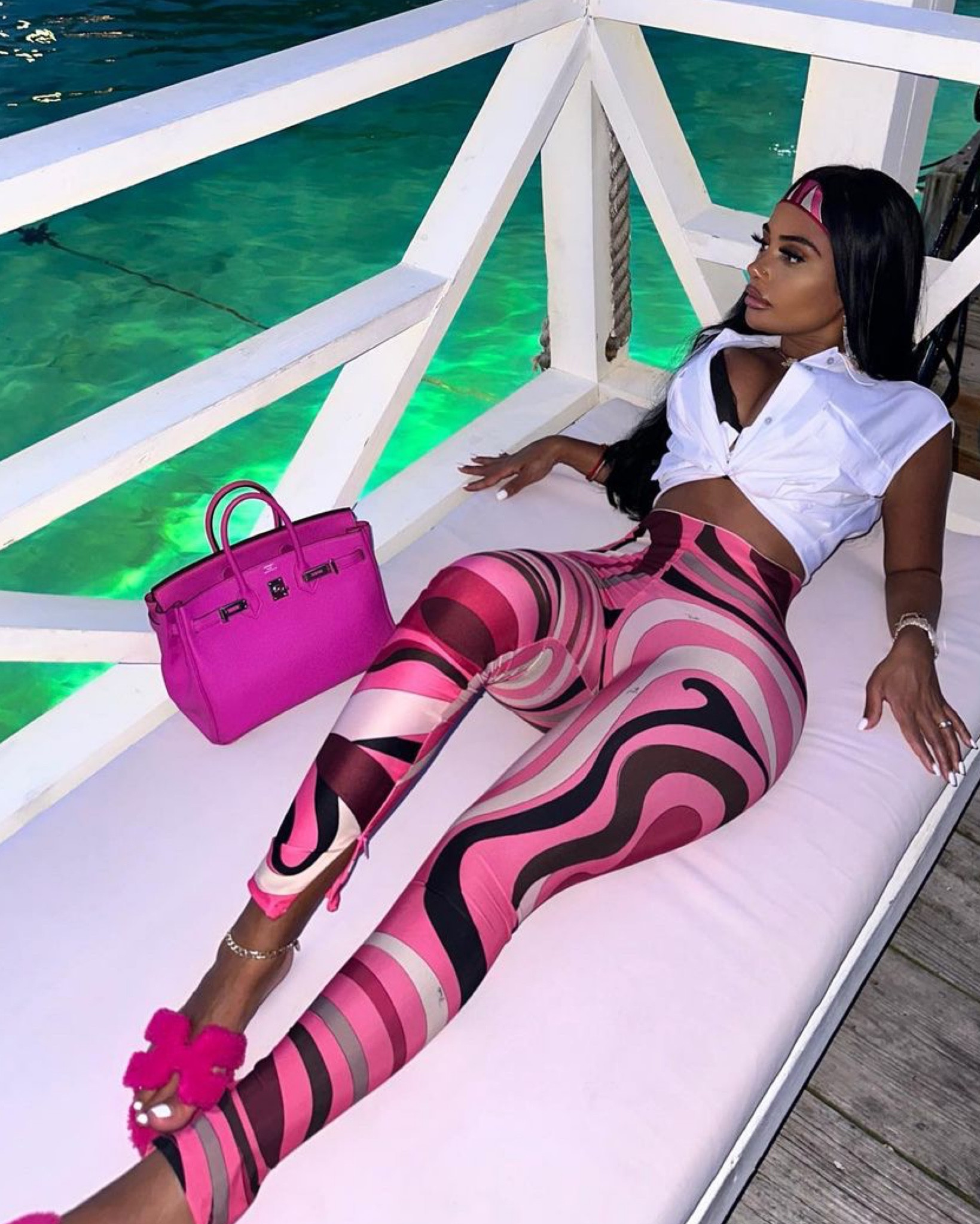 𝘗𝘳𝘦𝘵𝘵𝘺 𝘗𝘸𝘶𝘴𝘴𝘺 𝘐𝘯 𝘗𝘜𝘊𝘊𝘐💦💅🏽🔥
~ 𝘚𝘭𝘪𝘥𝘦𝘴 & 𝘉𝘢𝘨 𝘤𝘢𝘯 𝘣𝘦 𝘱𝘶𝘳𝘤𝘩𝘢𝘴𝘦𝘥 𝘢𝘵 𝘏𝘦𝘳𝘮𝘦𝘴💸

#LTKbeauty #LTKfitness #LTKstyletip