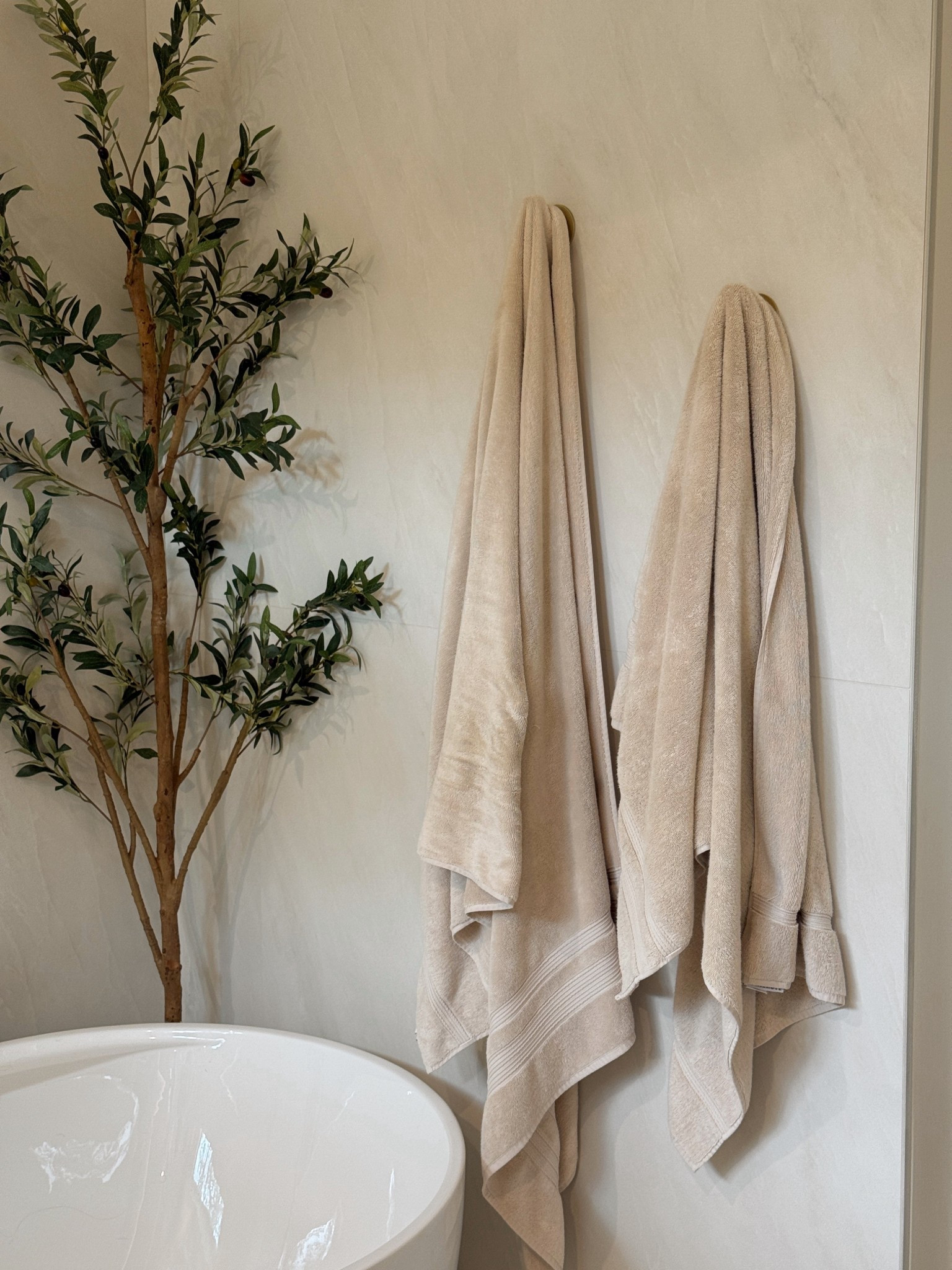 obsessed with these heavy duty self adhesive hooks for our bathroom ✨ we did not want to drill into the tile so this was the perfect solution 

#LTKHome