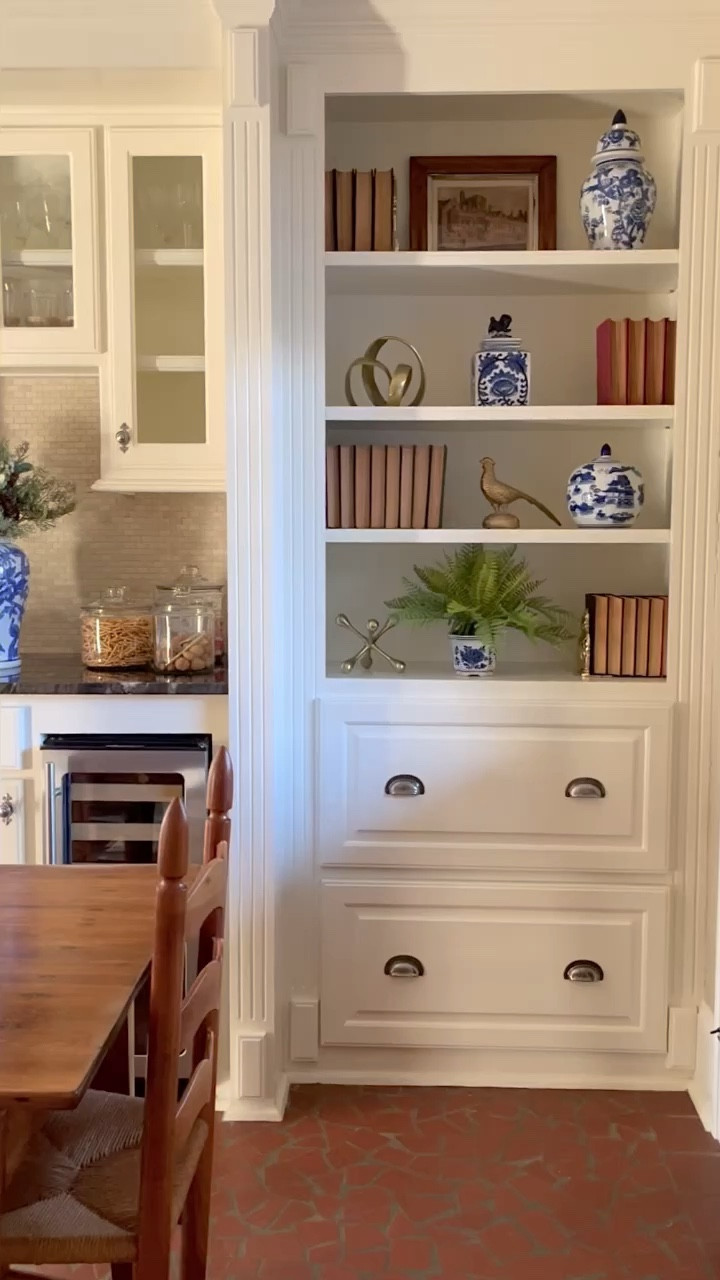 Built In Shelves.

#thenewsouthern #classicinterior #betterhomesandgardens #preppygrandhome #chinoiseriedecor #classichome #antiquehome #builtinshelving #mytradhome #drybar #bhghome #southernlivingmag #traditionalstyle #myblueandwhitestyle #preppyhome #traditionaldecor #traditionalhome #grandmillenialhome #myhousebeautiful #builtinshelves #southernstyle
#blueandwhitedecor #bhg #grandmillennialdecor #builtinshelfstyling #blueandwhitehome
#betterhomesandgarden #classichomedecor #southerninteriors #southernlivinghome

#LTKhome #LTKVideo #LTKstyletip