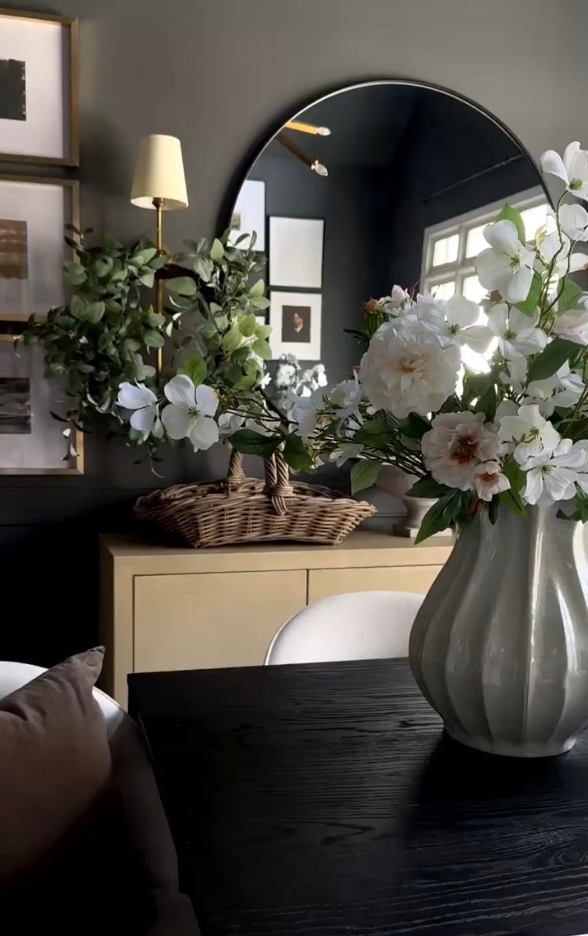 Guys. This is all from TARGET!!!! Eekkkk!!! It’s sooooo good! 

Here’s the recipe:
6 dogwoods
6 white peonies
8 peach peony 


6 scabiosa

#LTKHome #LTKSeasonal #LTKmomlife