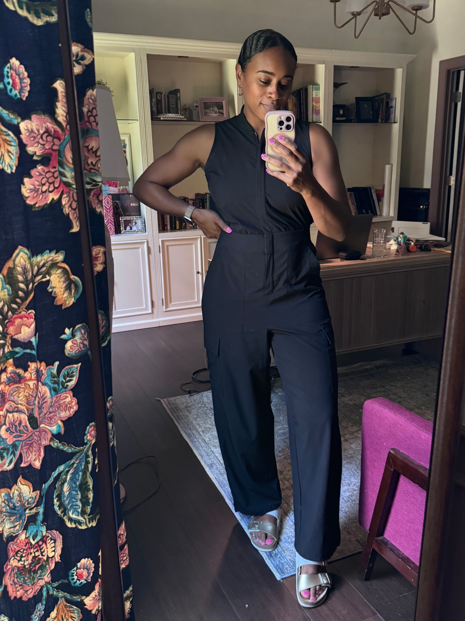 Yesterday’s fit! So comfy and perfect for a full day of mommin 🙌🏾. Pants are no longer available but the shorts version is and that’s even better for summer! 🙌🏾🙌🏾

Wearing a M/6

#LTKmomlife #LTKgrwm #LTKootd