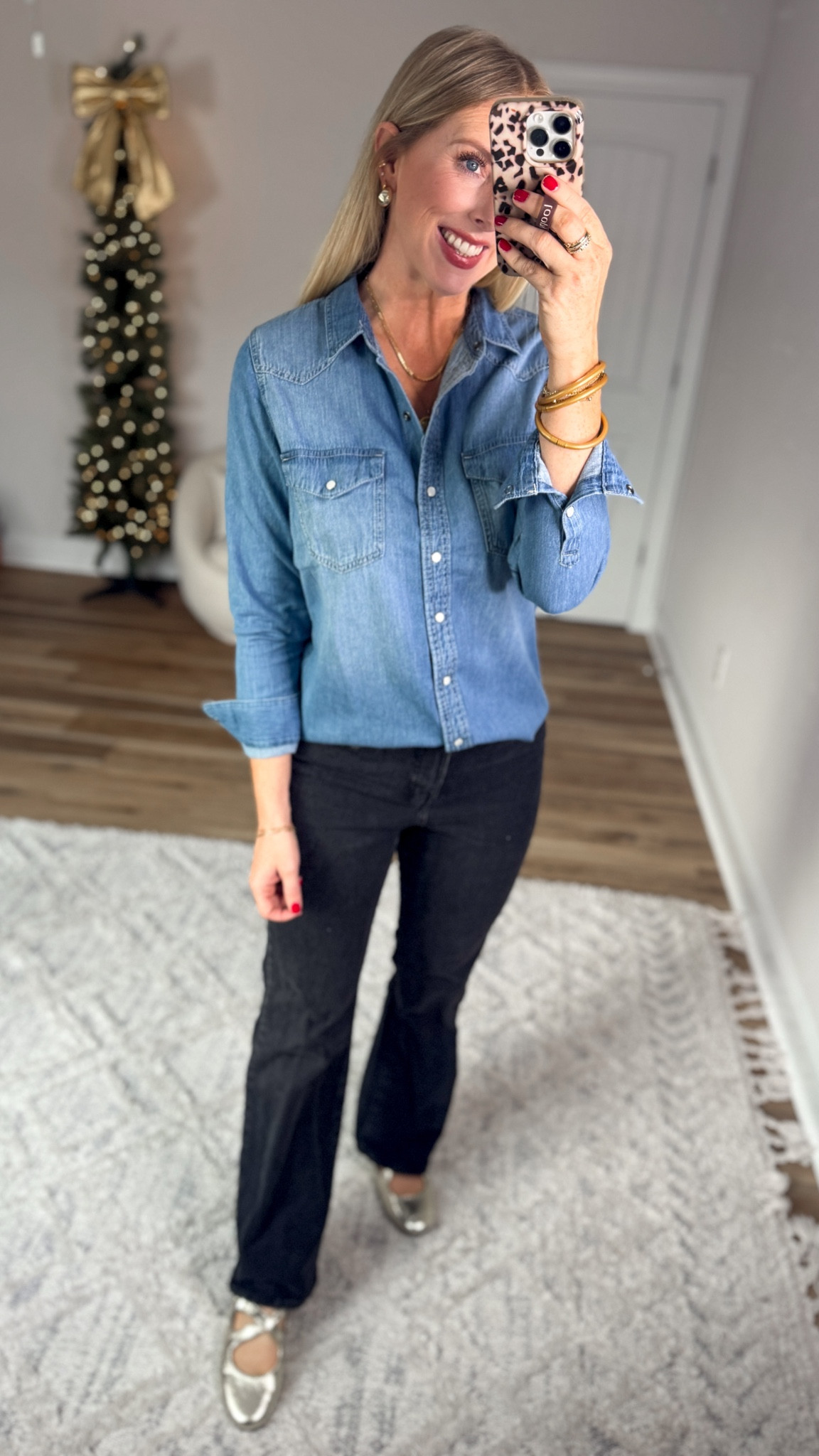 Daily try on, Walmart outfit, Walmart fashion, Walmart try on, time and tru, denim top, black jeans 

#LTKootd #LTKFindsUnder50