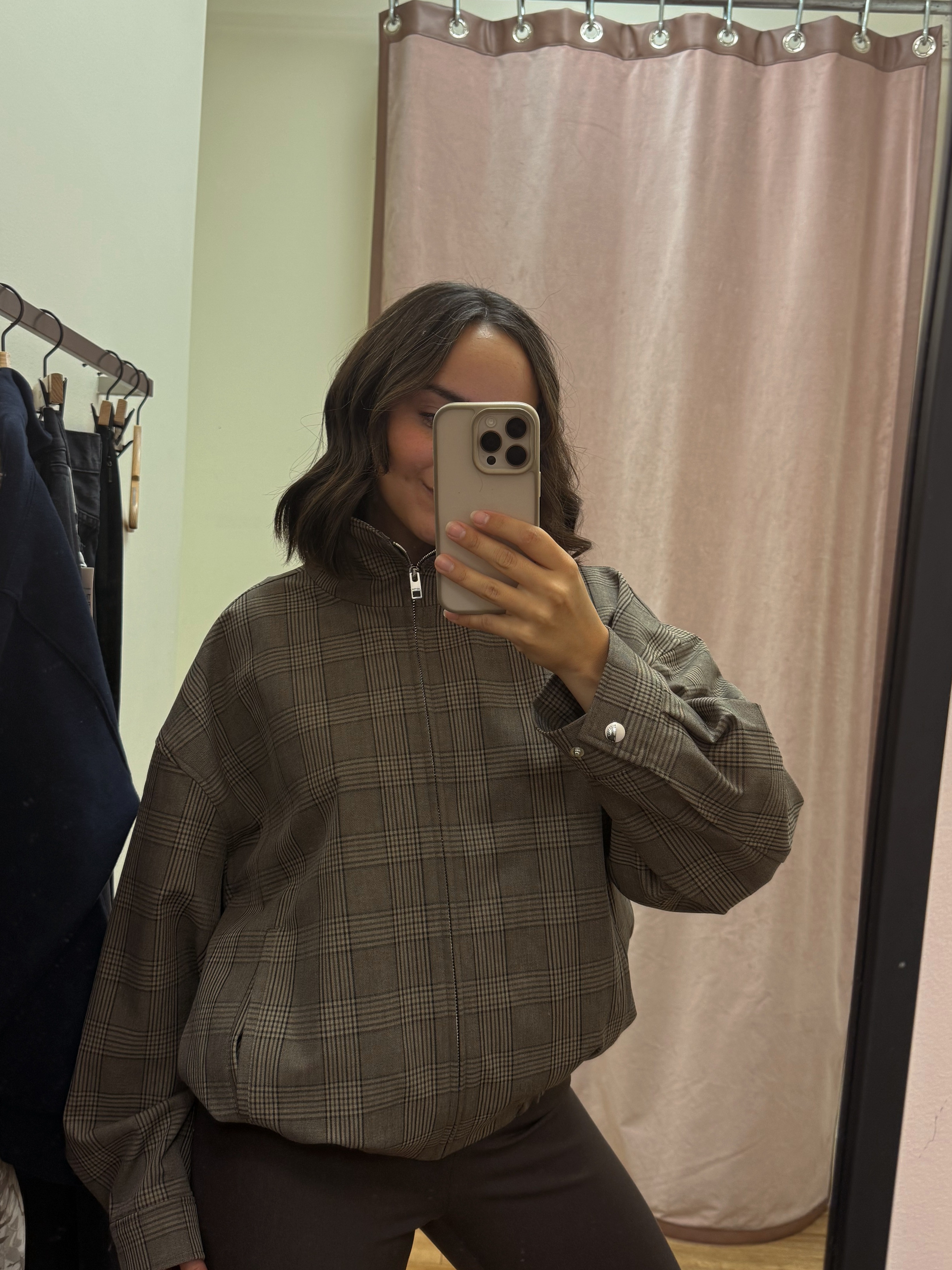 A cool jacket for summer-to-fall fashion. Plaid jacket. 

 #LTKcanada #LTKfall #LTKstyletip