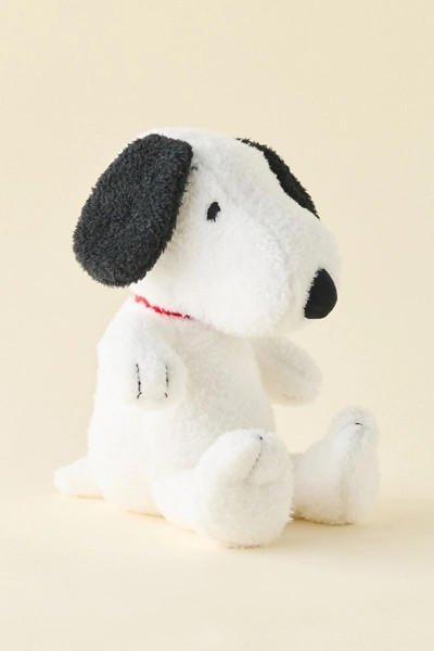 Peanuts Snoopy Cuteeze Plushie | Urban Outfitters (US and RoW)