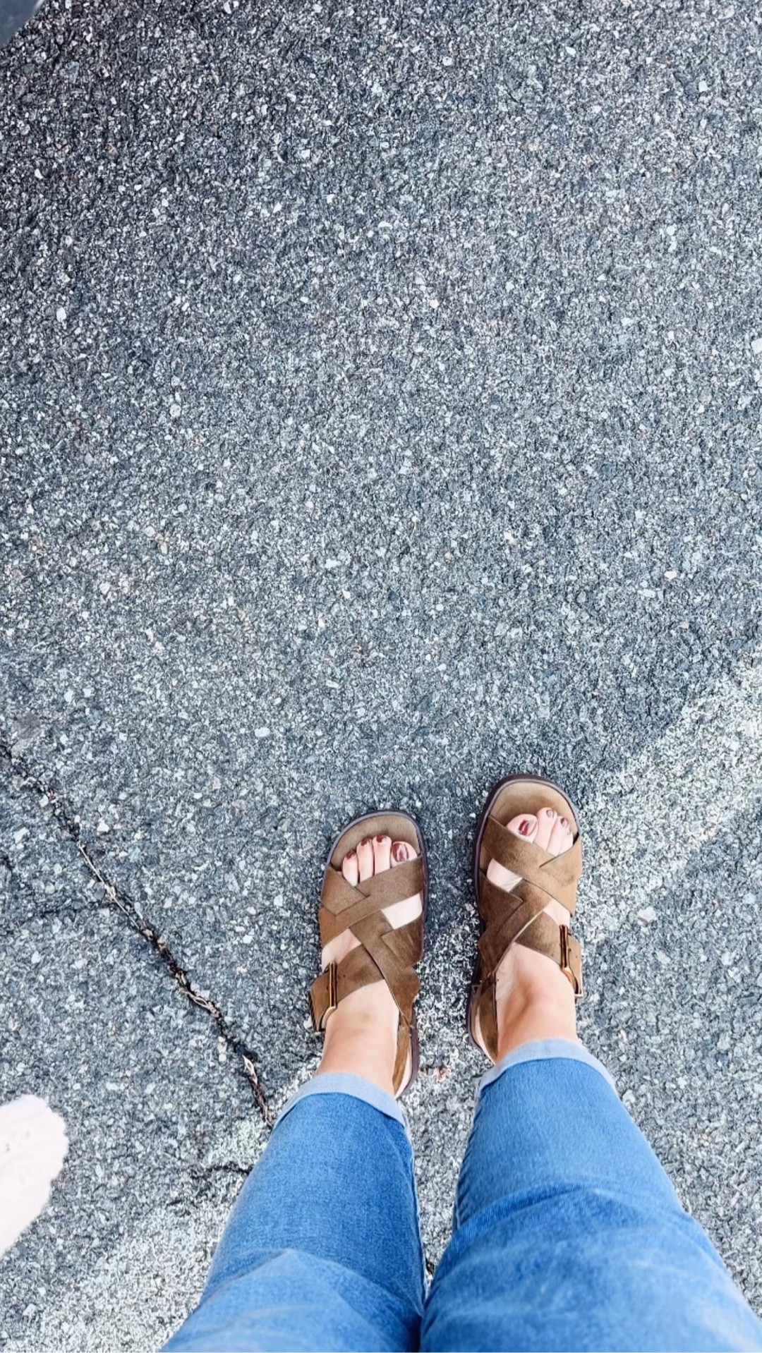 These sandals are so cute and comfy!!🤎

#LTKootd #LTKSeasonal #LTKMothersDay