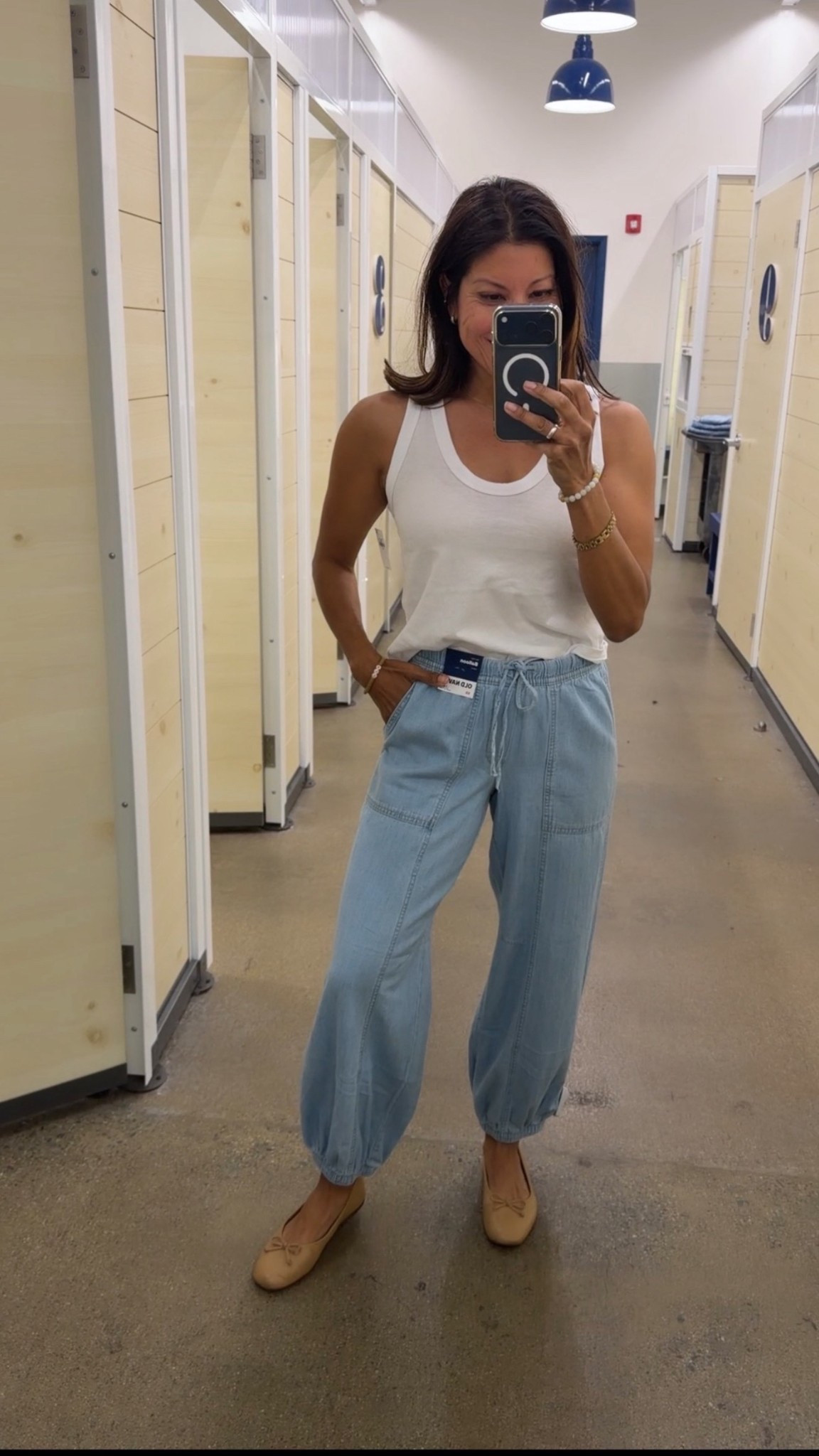 These balloon style pants are so good 

Come on another color 
Wearing xs 
Old Navy style 



#LTKTravel #LTKPetite #LTKOver40