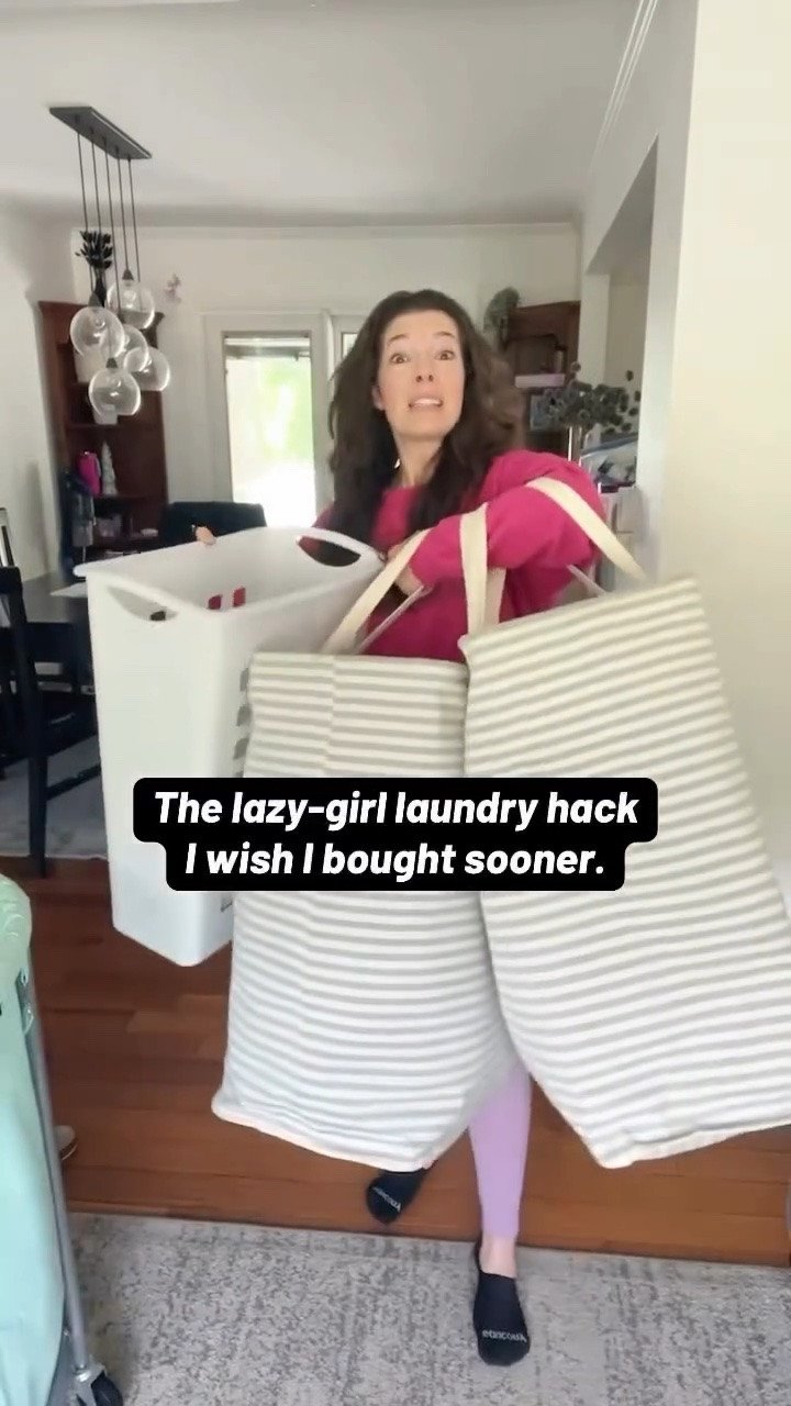 Laundry day just got SO much easier 🙌 No more heavy baskets or clothes piles everywhere. This rolling hamper is one of those home finds you’ll use every single day.
#RollingHamper #LaundryRoomFinds #HomeOrganization #MomLifeHacks #AmazonFinds