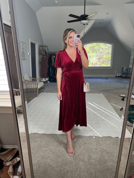 TTS - M (8-10) "wine red” color
So stretchy and comfy. True wrap dress. Snatches waist! Nursing friendly and bump friendly. Great for post partum. So flattering. Perfect wedding guest dress. Have in the rust orange too.


#LTKwedding #LTKSeasonal #LTKunder50