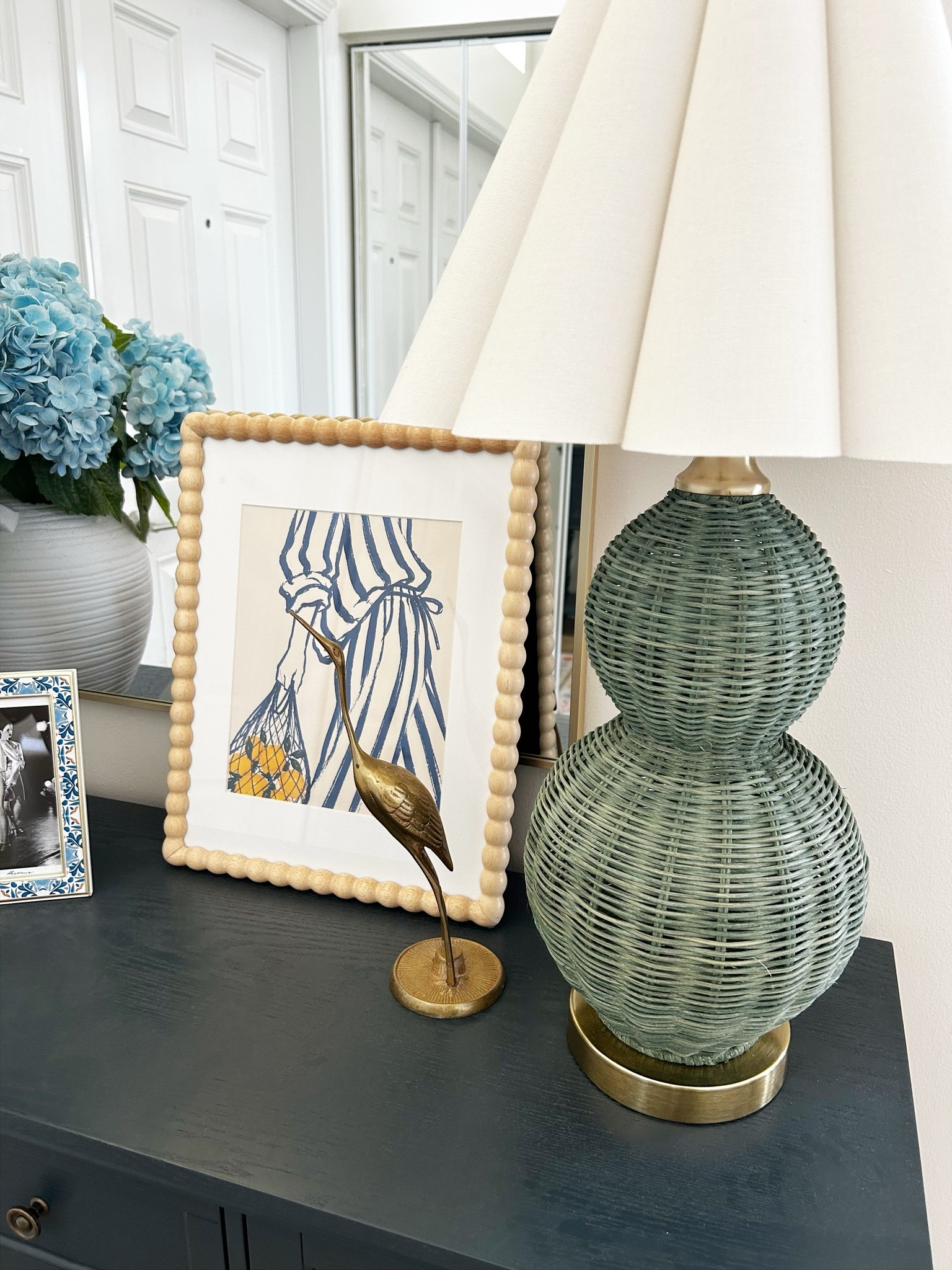 Updated the art on my entry table!

#LTKdayinmylife #LTKstorytime #LTKHome
