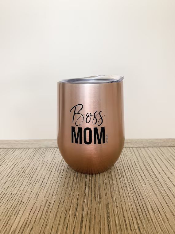 PREORDER BOSS MOM Rose Gold Steel Stemless Wine Glass with Lid | BitsofBri by Brianna K YouTube Merc | Etsy (US)