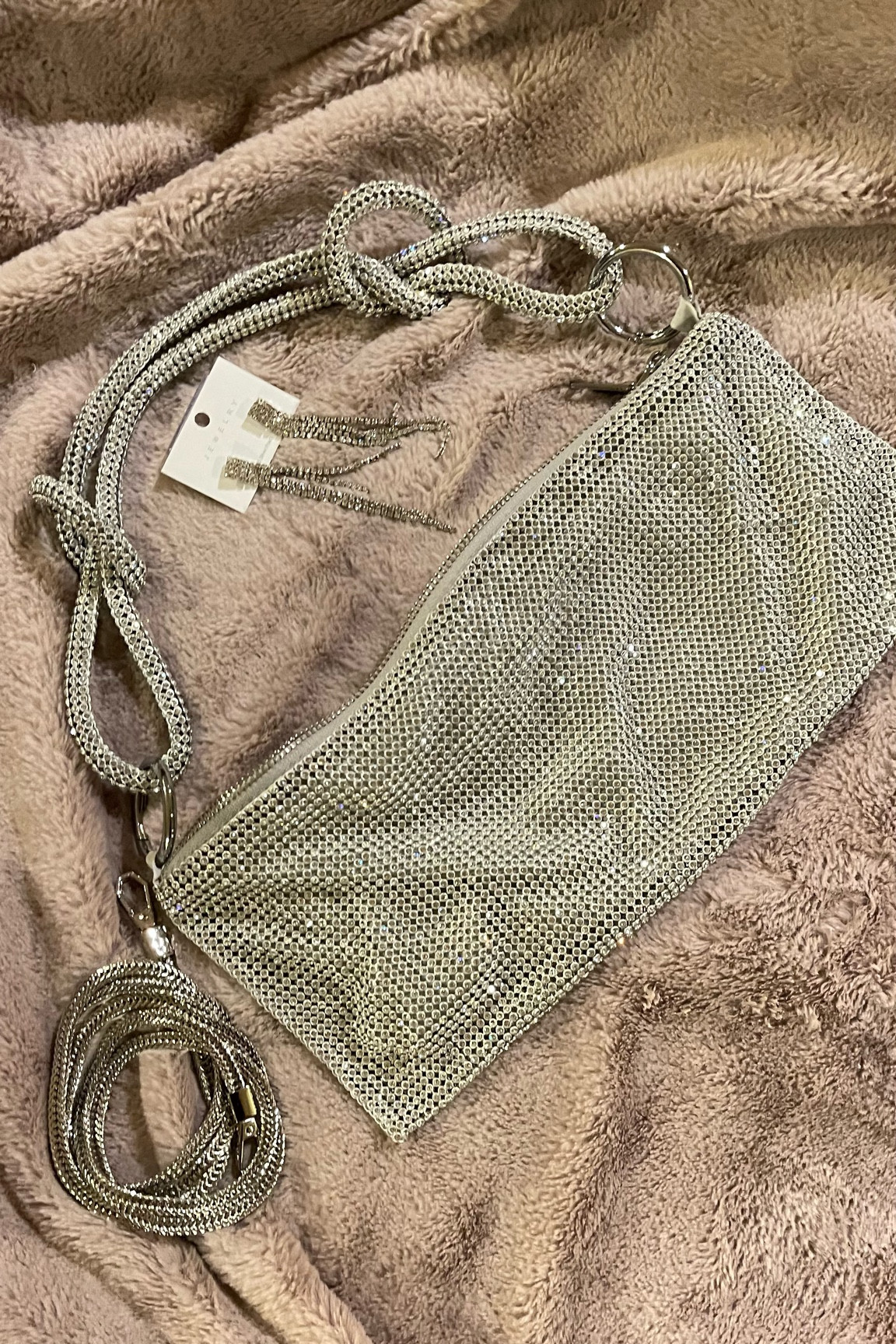 Gorgeous dupe on Amazon 
Great packaging , comes with earrings and a long purse chain 
#dupe #amazon 

#LTKunder50 #LTKstyletip