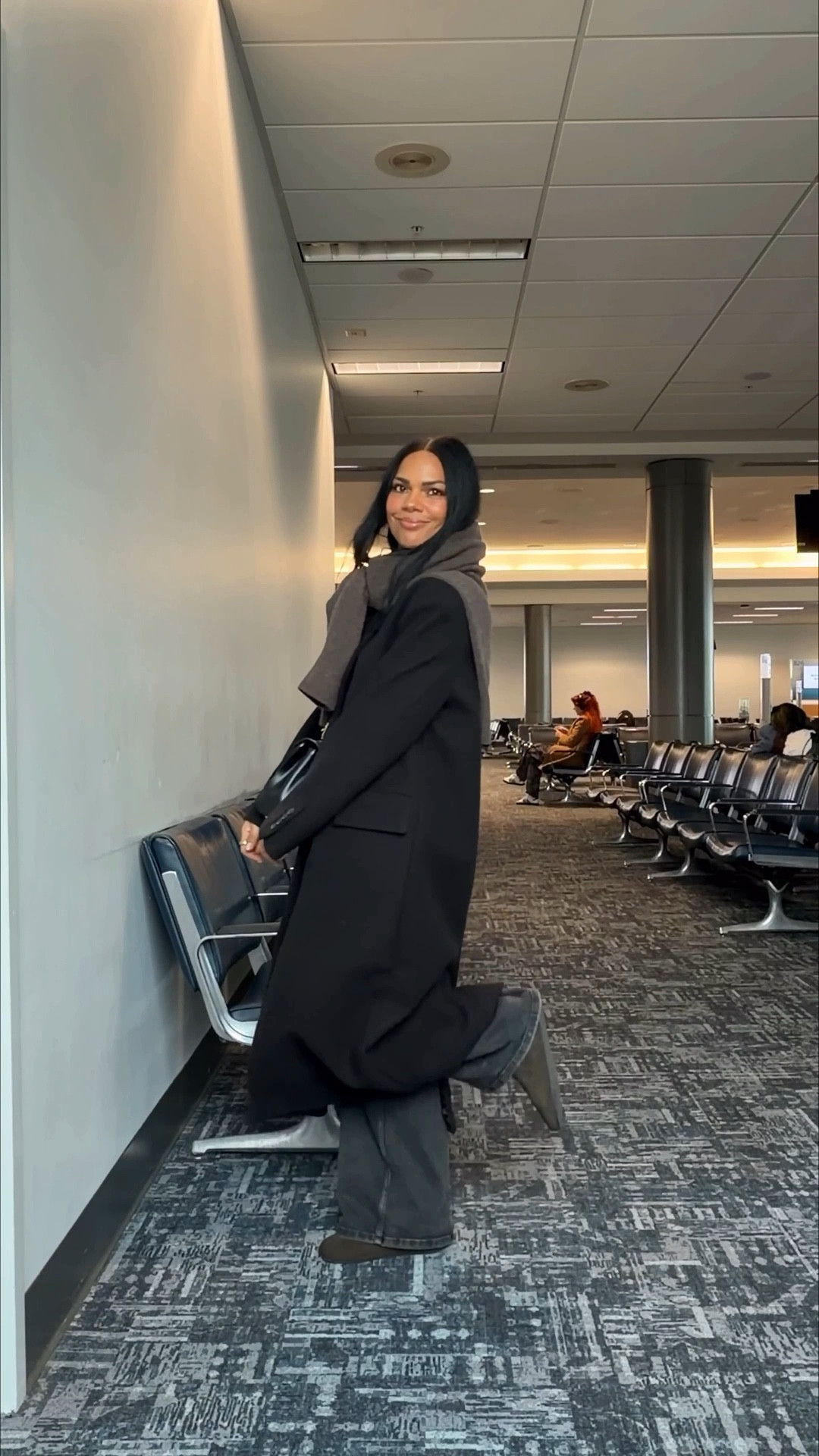 My plane outfit while I was traveling for Thanksgiving! Spanx bodysuit (tucked and not snapped) Spanx jeans, clogs that are almost identical to The Row (find them in my 'outfits’ highlight on IG) Walmart coat, Quince sweater, bag I got in Japan and everything in a carryon🥰


#LTKSeasonal #LTKTravel #LTKOver40