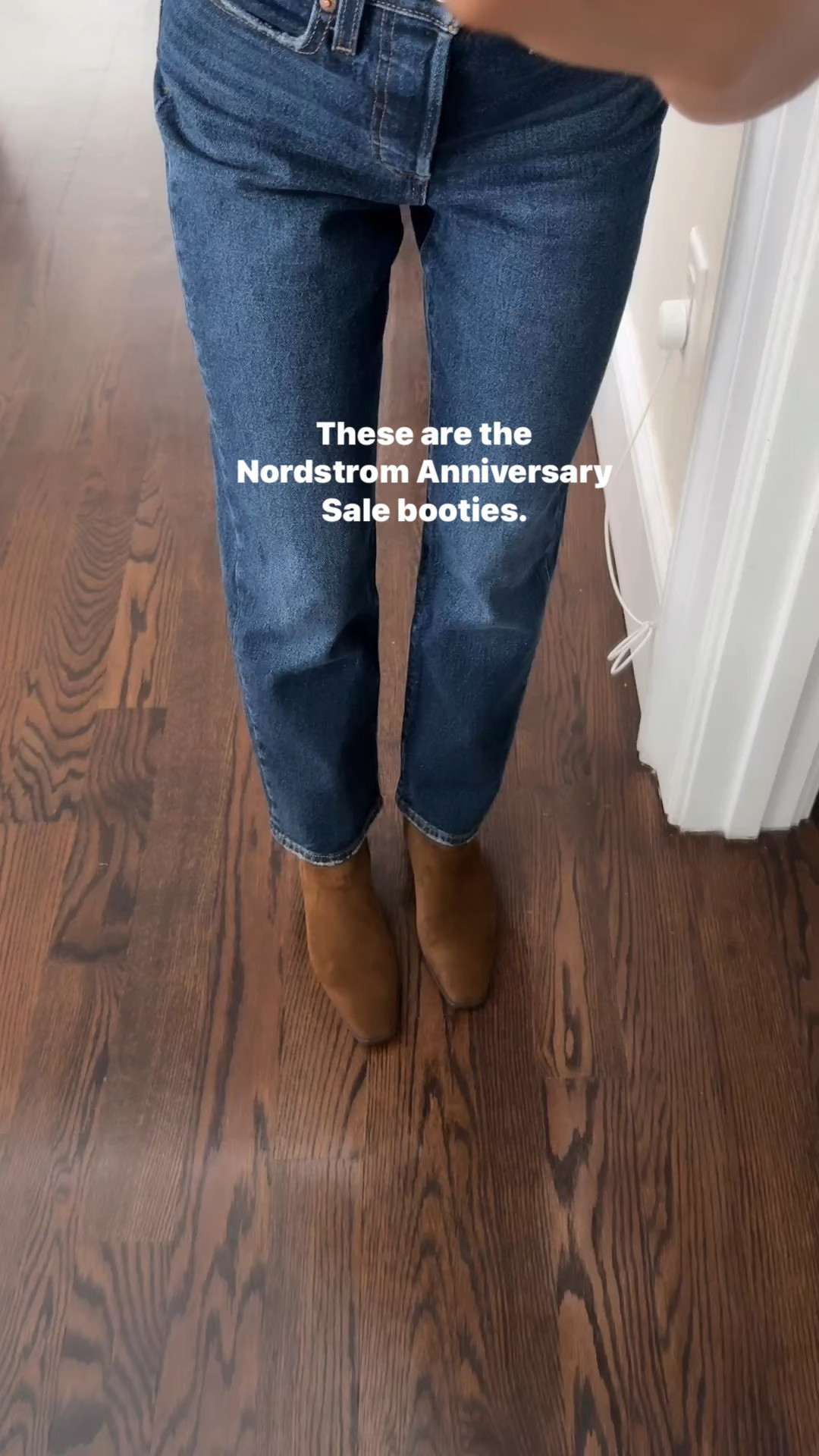 • Steve Madden suede boots 5.5 elevated toe shape, comfortable, low stacked heel
• Levi’s wedgie straight jeans, size 25 waist 26 length 


#LTKFindsUnder100 #LTKPetite #LTKShoeCrush