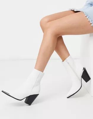 Public Desire – Phoenix – Weiße Sock Boots im Westernstil | ASOS (Global)