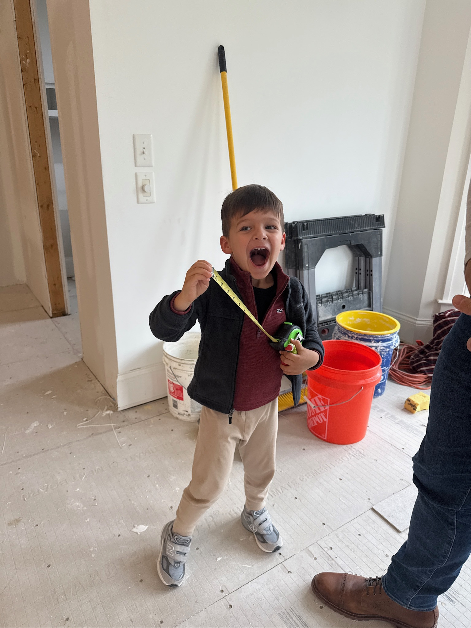 Our little helper!!

moving, house, home, vineyard vines, kids clothing, boys clothing, boys shoes, boy mom, Grace White 

 

#LTKHoliday #LTKHome #LTKKids