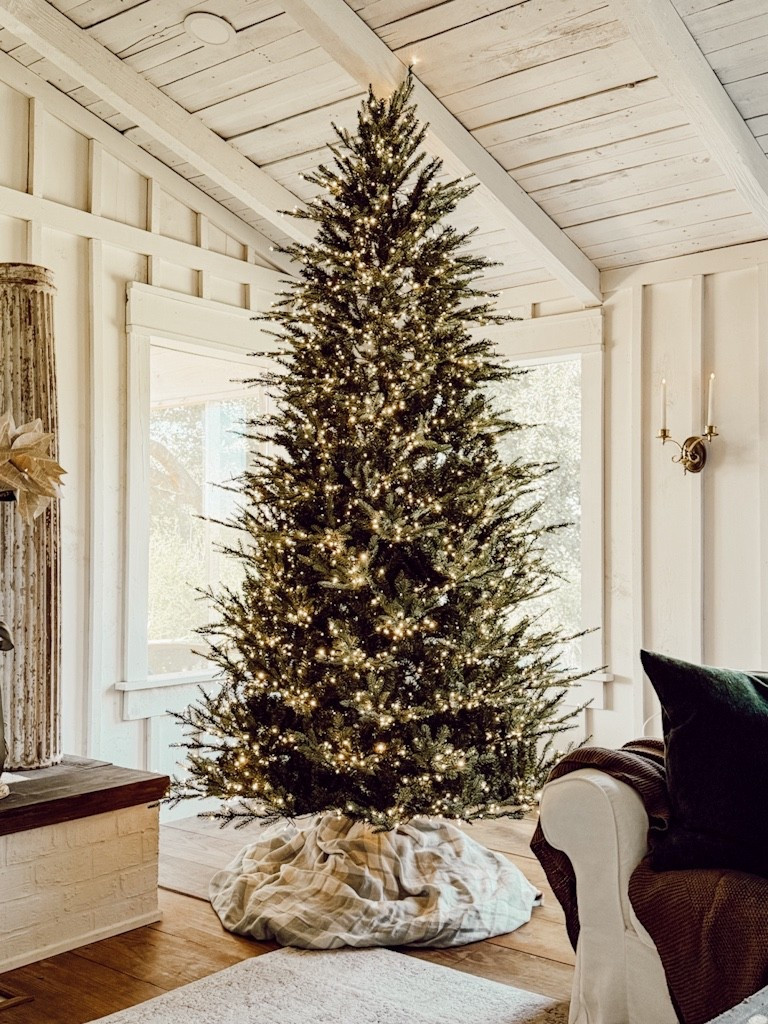 Love using tablecloths as tree skirts and this one is a stunner! 🤩 #chrustmasdecorating #christmastree #christmastreeskirt 

#LTKHome #LTKHoliday #LTKSeasonal