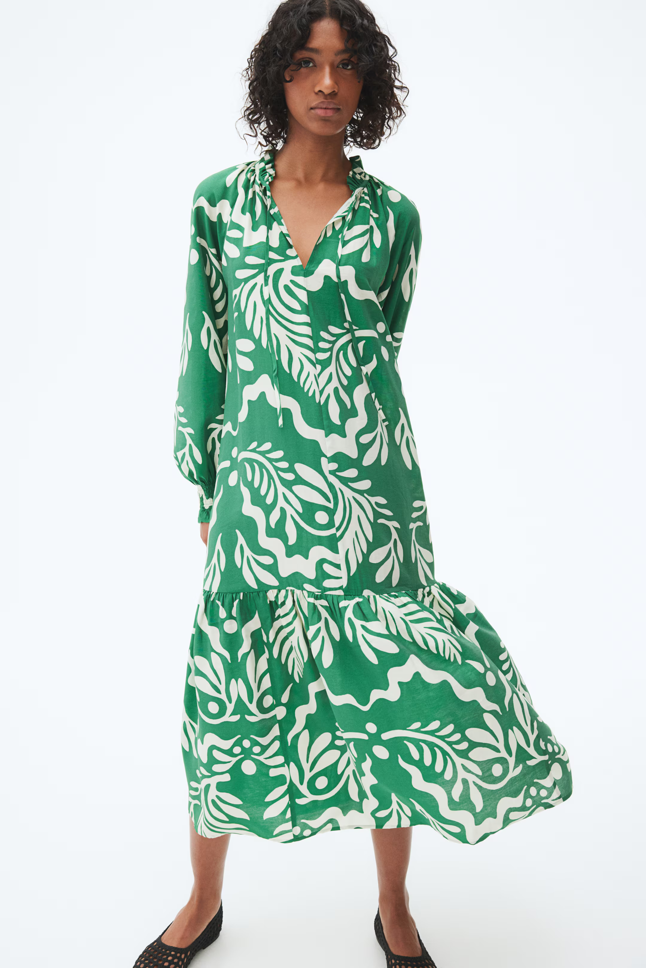Frill-collar dress | H&M (UK, MY, IN, SG, PH, TW, HK)