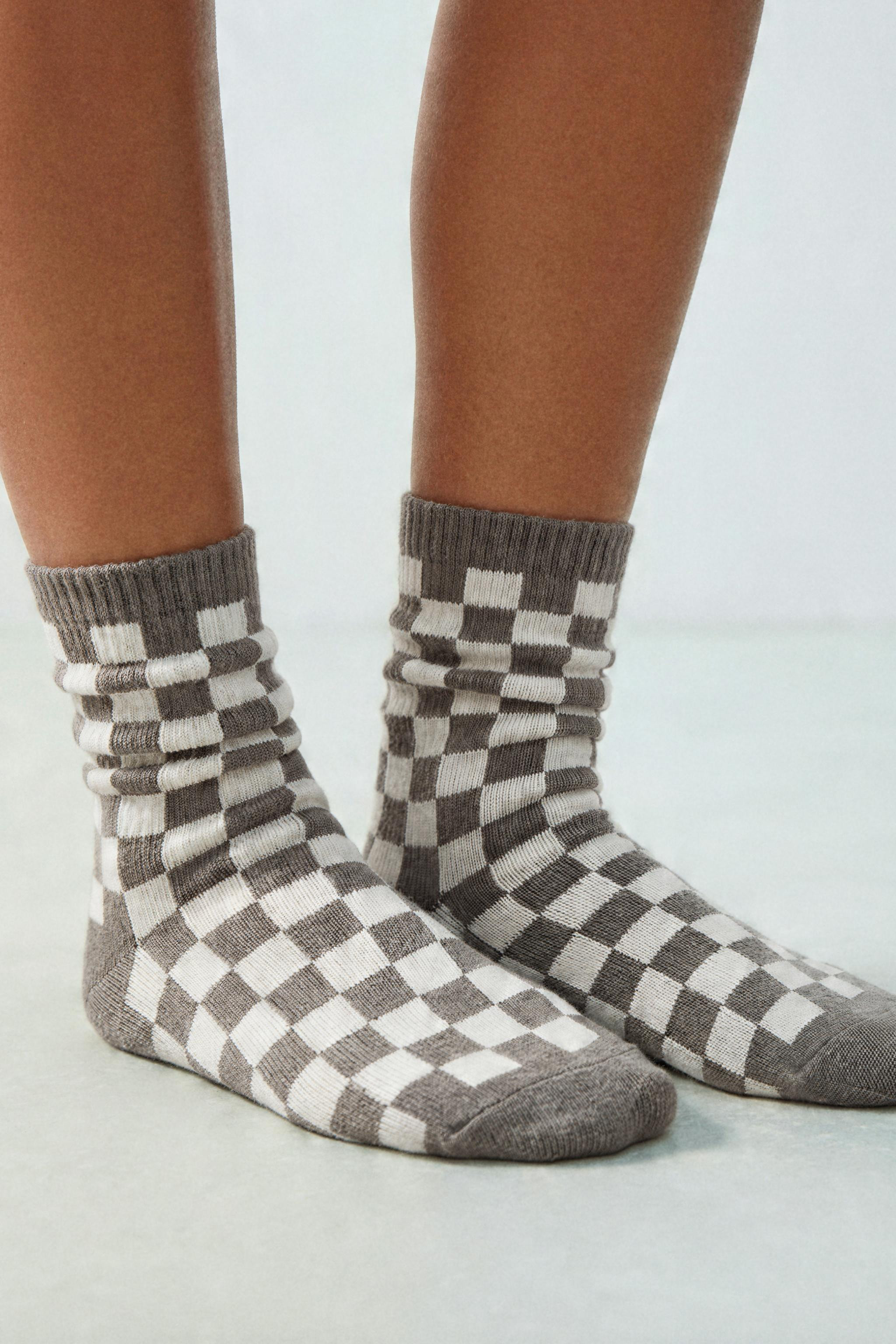 Lot de trois paires de chaussettes mi-hautes. Imprimé à damier. | Zara FR