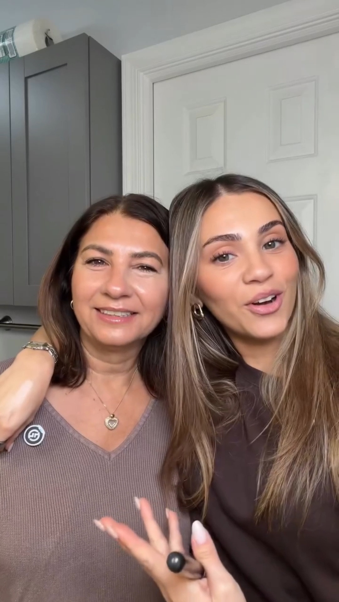 makeup hacks for real, unfiltered mature skin featuring my mom 🫶 if you hate your makeup creasing under your eyes, try this filler balm from @dalba_global 

#concealerhack #dalba #dalbaMultiBalmStick #UndereyeWrinkleFiller #over40