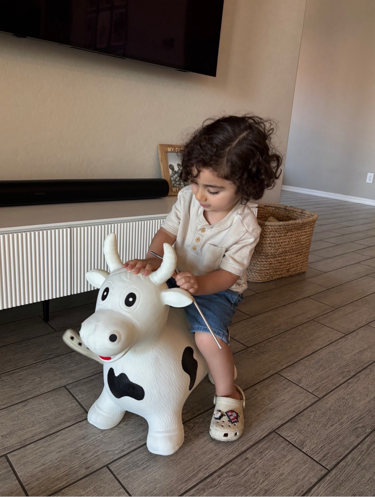 Toddler gift idea under $20! 

#giftideasfortoddlers #toddlergifts #amazonkids #amazongift #toddlerfinds #inflatablecow #toddlermusthave #animalobessed 

#LTKFindsUnder50 #LTKGiftGuide #LTKKids