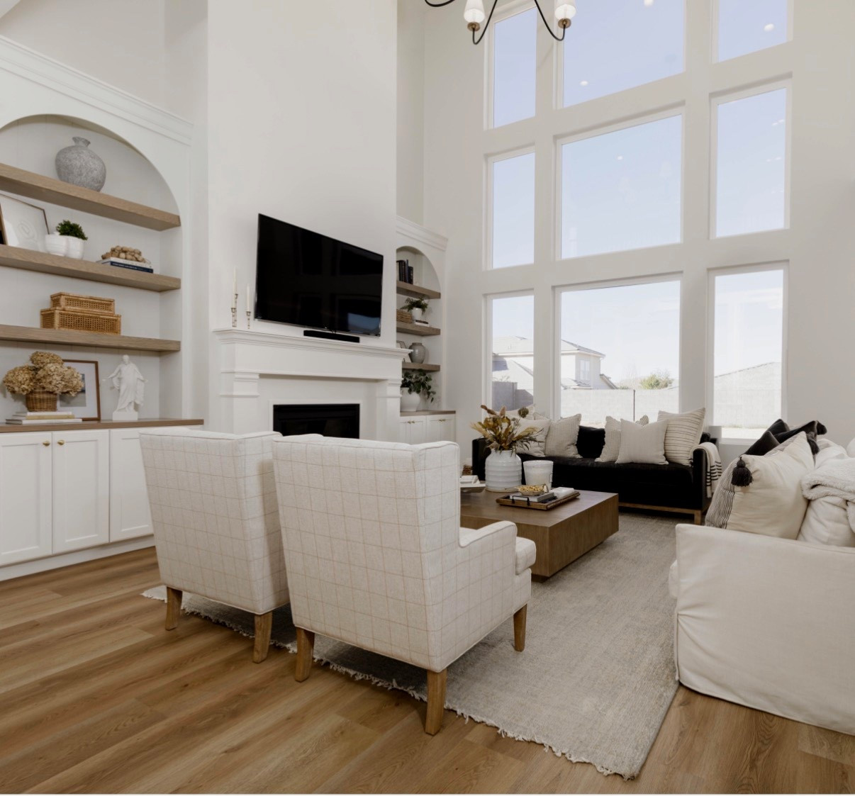 Give us all the windows and natural light! 🤩🤩

#LTKHome