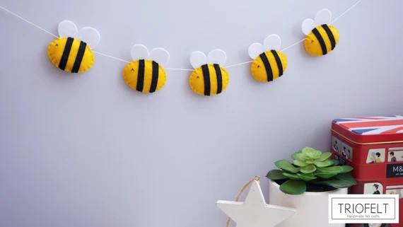 Felt bee garland, felt bee bunting, bee garland, birthday garland, nursery garland, bumblebee gar... | Etsy (US)
