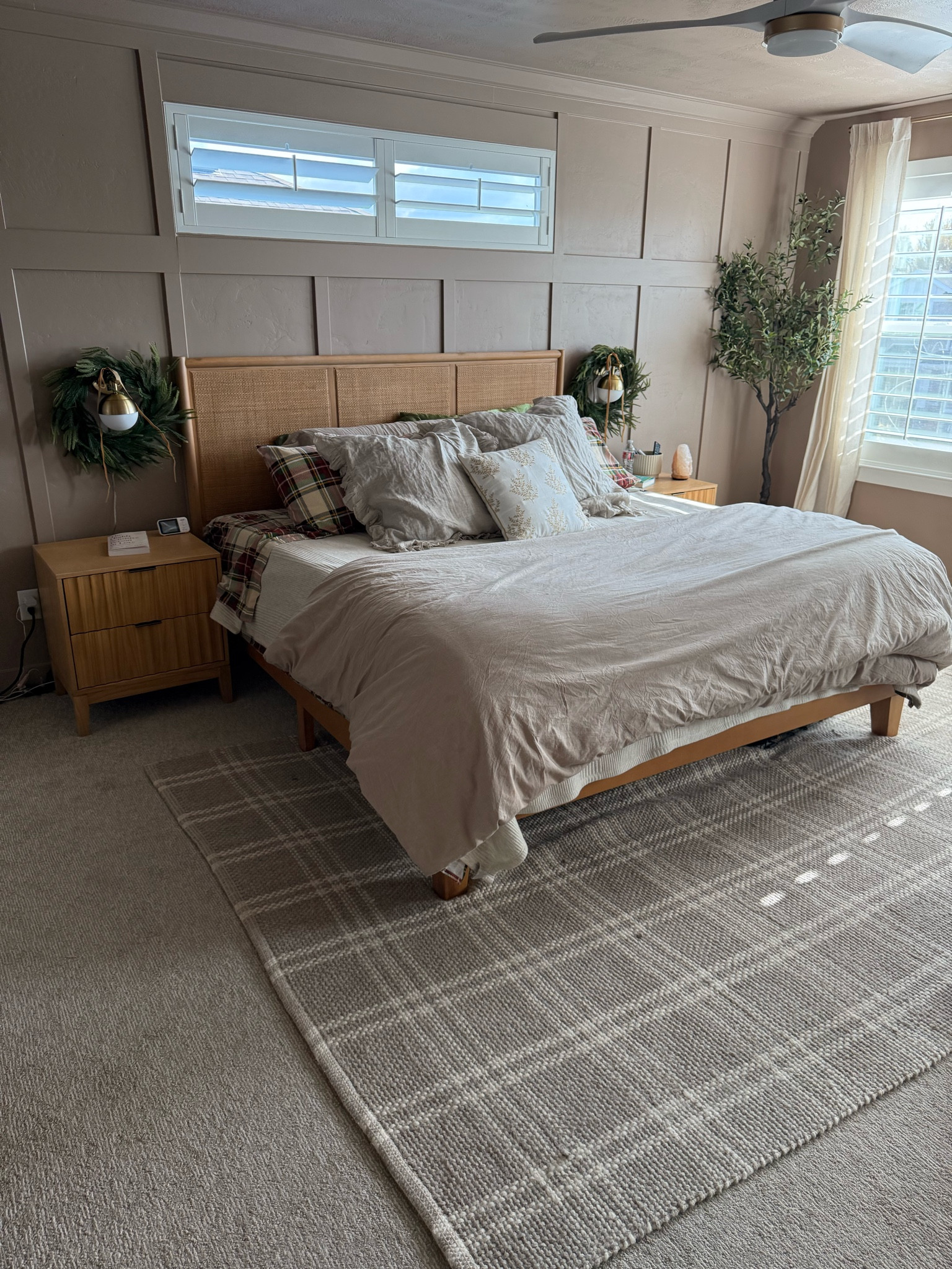 Cute Christmas bedroom!
