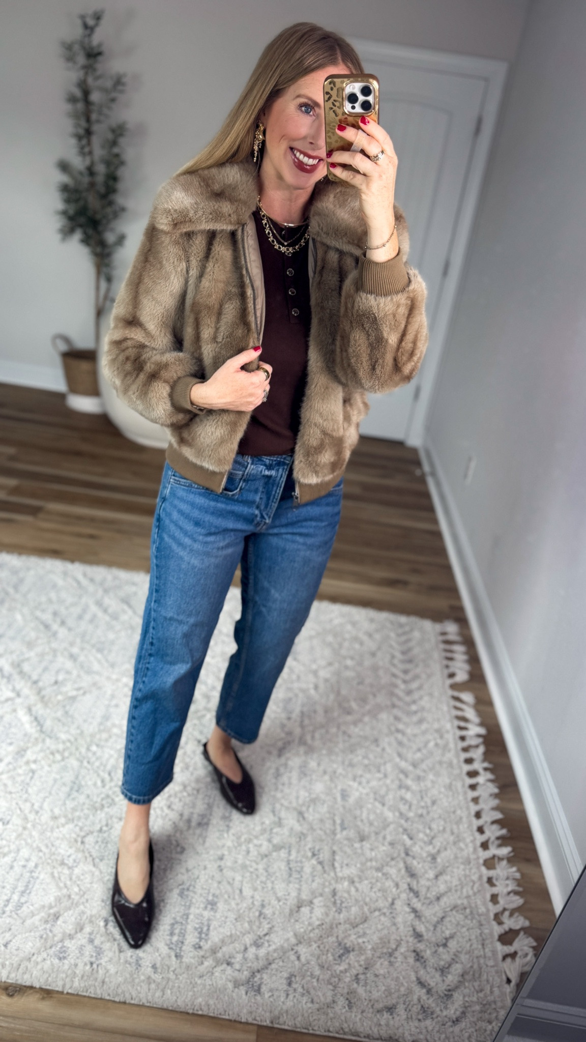 Weekend Walmart Wins try-on
Faux fur jacket- small
Gold button Henley- small
 Tapered double pocket jeans- 6