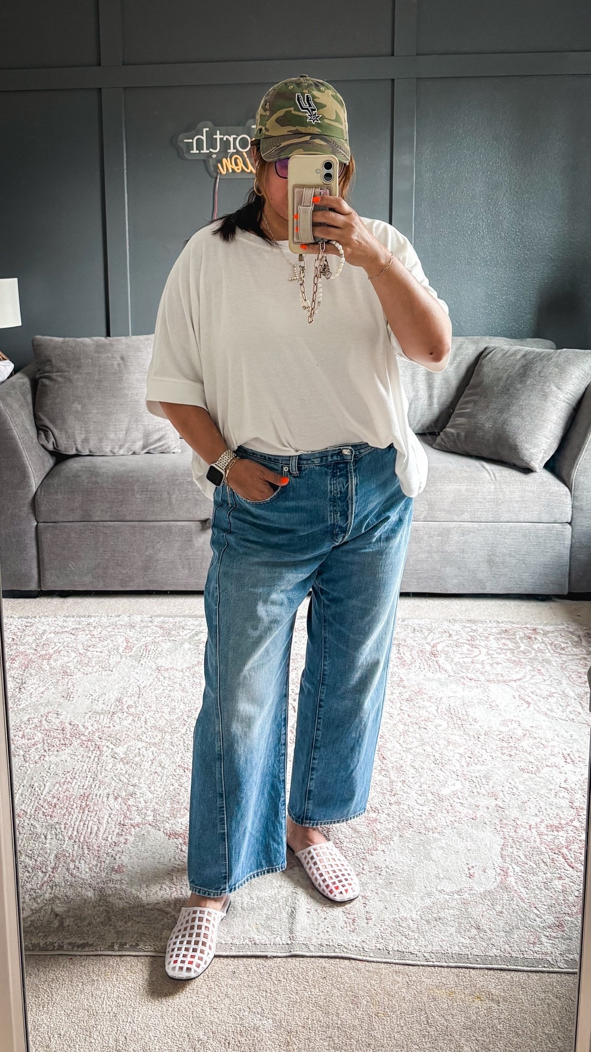 Amazon tee - XL
Madewell pieced barrel jeans - 32
Amazon jelly slides
Spurs cap

#LTKMidsize #LTKOver40 #LTKSaleAlert