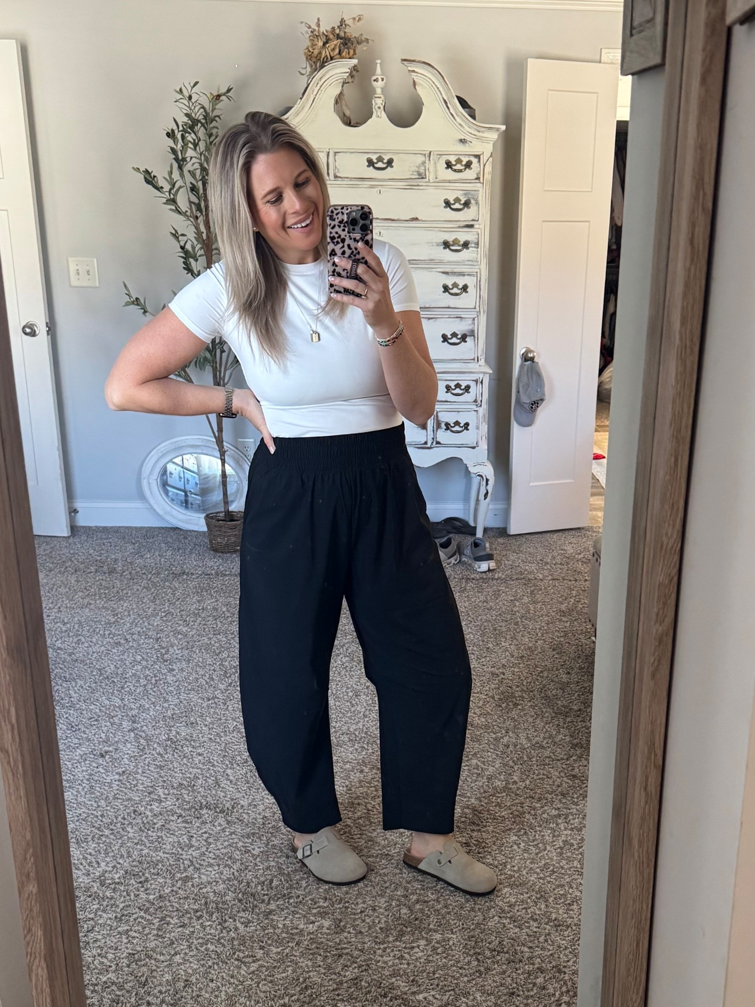 LOVING these Old Navy athletic barrel pants 😍😍😍
Wearing M but could size down!
Top: M

#LTKFindsUnder50 #LTKActive #LTKSaleAlert