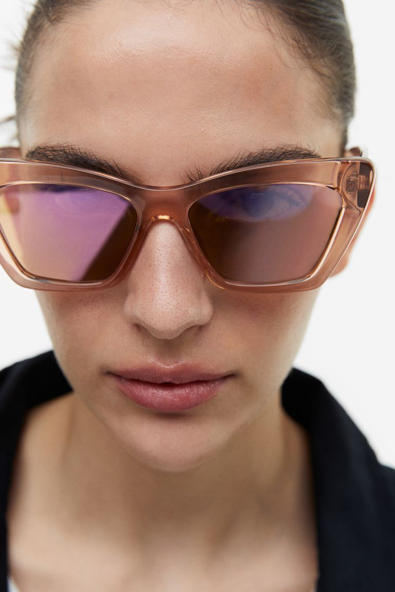 Cat-eye sunglasses | H&M (UK, MY, IN, SG, PH, TW, HK)