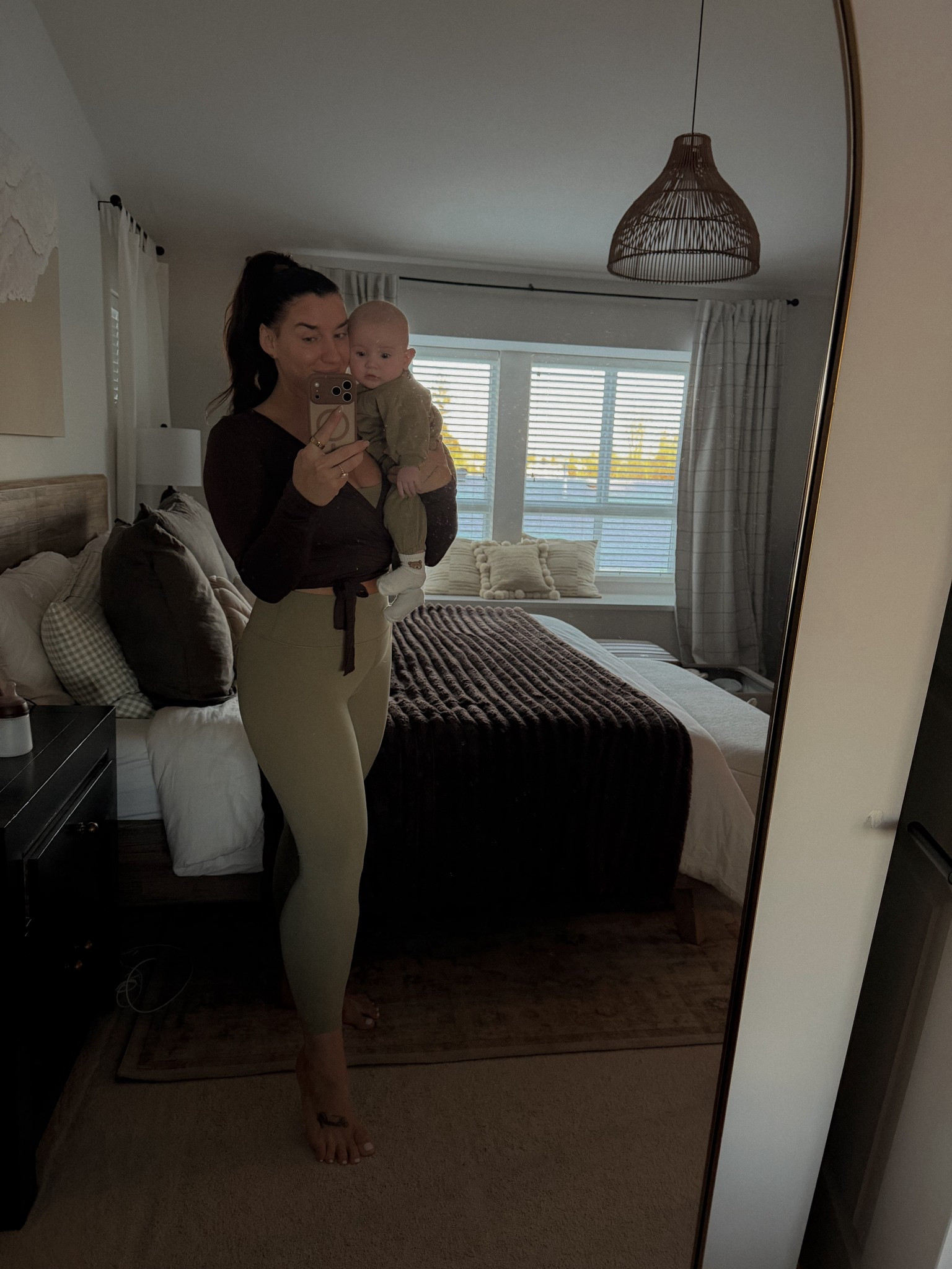 Workout set with tie top 🫶🏼

L in tie top 
8 in bottoms 
M in bra 