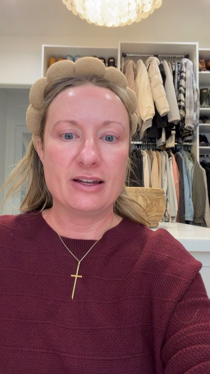 I love the @Merit instant glow serum! It gives a soft glow without being greasy.