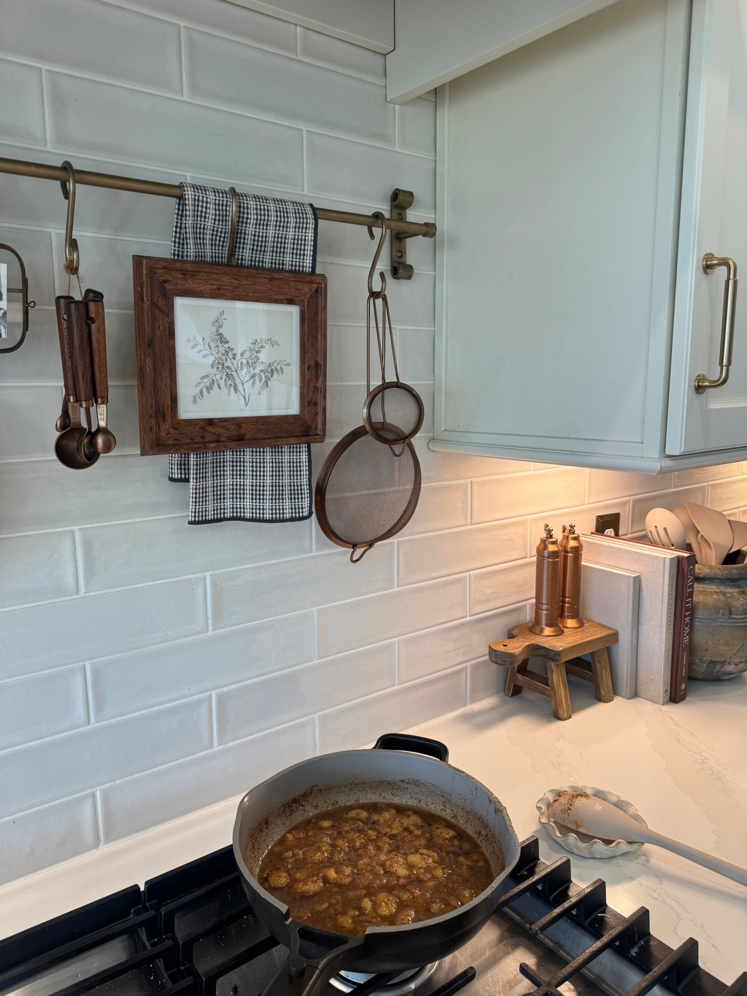 Kitchen decor👩🏼‍🍳🤎 The exact Rod we have it sold out but found some similar ones 

#LTKHome