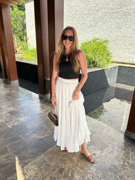 Casual vacation dinner outfit! I love this white maxi skirt from AE — also super cute over a swimsuit! I got my true size small 