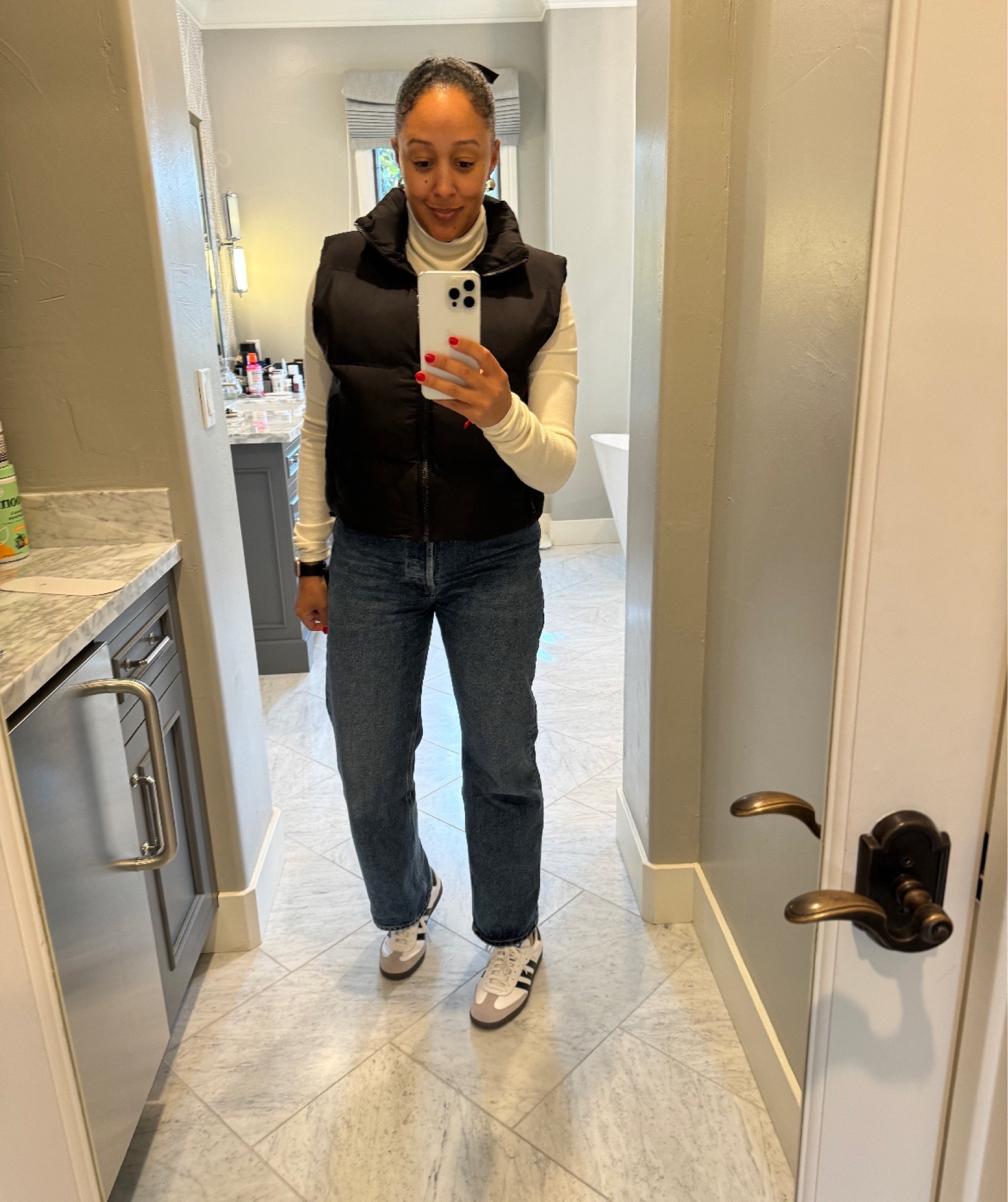 Outfit of the day! Love how comfortable these Agolde jeans are

#LTKGiftGuide #LTKstyletip #LTKbeauty