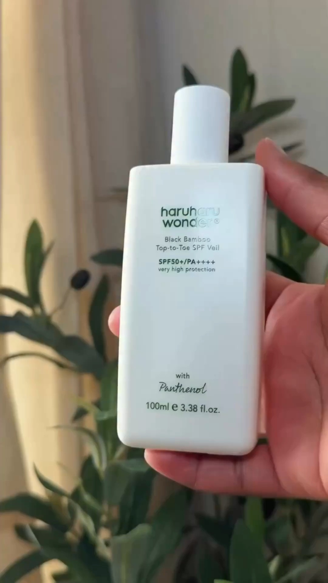 Un protector solar que habla por si solo deja la piel bella hidratada luminosa y yo lo ame ✨ 
Textura ligera tipo crema-gel que se absorbe rápido sin dejar la piel grasosa ni ese acabado blanco molesto. Está formulado con bambú negro, que ayuda a hidratar y mantener la barrera de la piel mientras protege contra los rayos UV.

Ideal si quieres protección diaria sin sentir la piel pesada, funciona perfecto bajo maquillaje y no se “desliza” durante el día.

SPF alto, acabado natural y sensación cómoda todo el día. Si tu sunscreen te incomoda, el problema no es tu piel… es lo que estás usando. @stylevana_sv 

#STYLEVANA #VANAteam #STYLAVANAinfluencer #GlowWithSV #EmpowerwithSV VANAspa