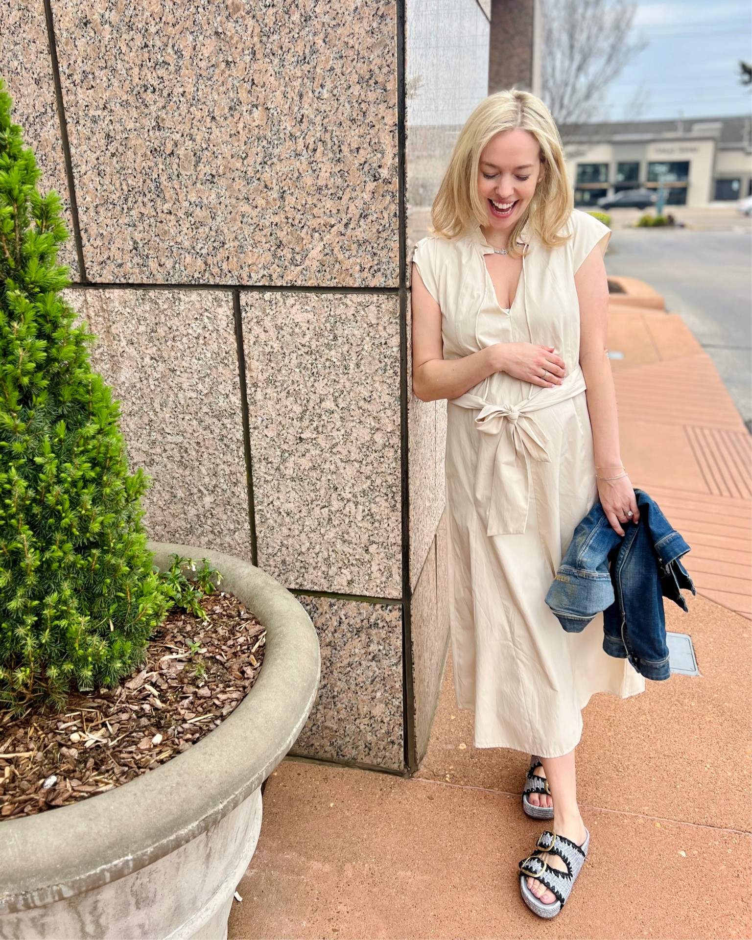 Easing into the third trimester with a flowy dress uniform 🤌🏼