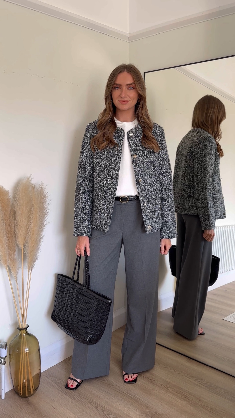 Abercrombie New Season essentials 
25% off ALL jeans and 15% off everything else and then use my code: AFMEMILY for a further 15% off 
Valid: 23.08.24 - 26.08.24

Wearing an small in the white The A&F Madeline Crew Sweater Tee

A 26 Long in the Grey Mid Rise Tailored Wide Leg Pant
I’m 5ft 6

A small in the Collarless Tweed Jacket

Black leather belt 



Wardrobe staples, knitwear, grey tailored trousers, workwear, autumn/winter wardrobe, new season essentials
Wide leg trousers, tweed jacket, chanel inspired jacket

#LTKuk #LTKsale #LTKworkwear