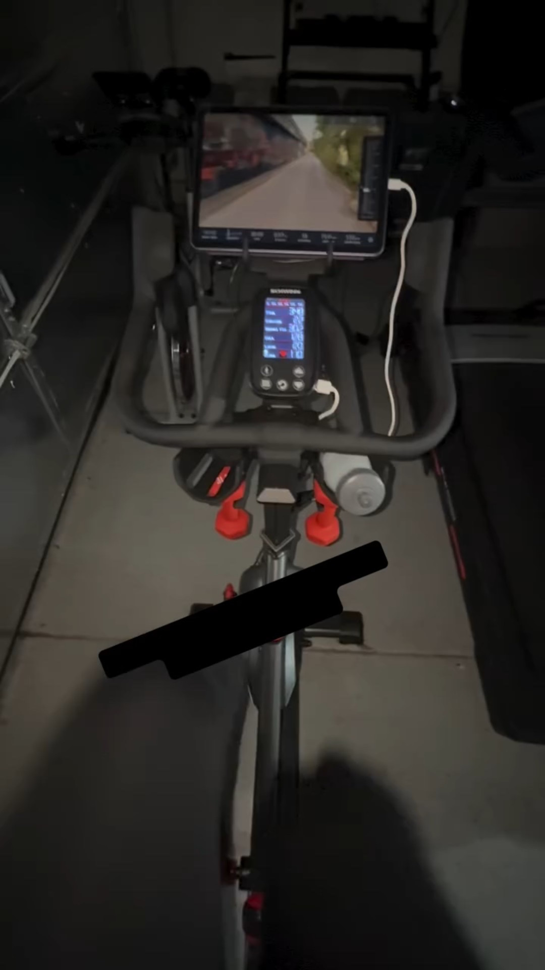 My simple wellness routine keeps me grounded. It’s not about doing everything, it’s about doing what works for YOU.

#creatorsearchinsights #MorningRoutine #HealthyLifestyle #WellnessJourney #selfcare #intuitiveeating #garagegym