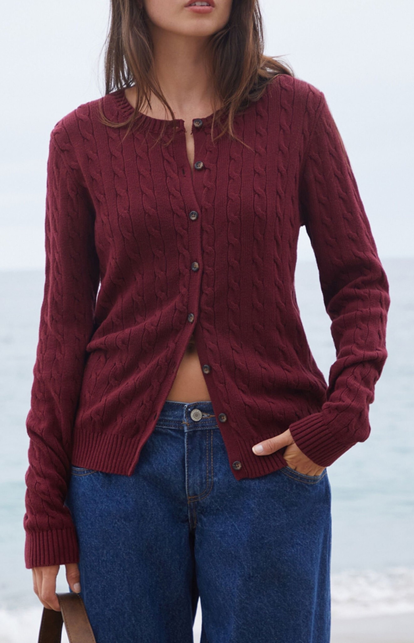 Burgundy cardigan 

#LTKWorkwear #LTKFindsUnder50 #LTKootd