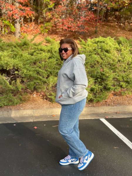 It’s cozy sweatshirt and comfortable sneakers season! But, let’s be honest, comfort is always in season!  And, I love that @nordstrom has the BEST selection of comfy sneakers and hoodies! I’m wearing my typical size in everything pictured! 💙💙💙 #nordstrom #ad