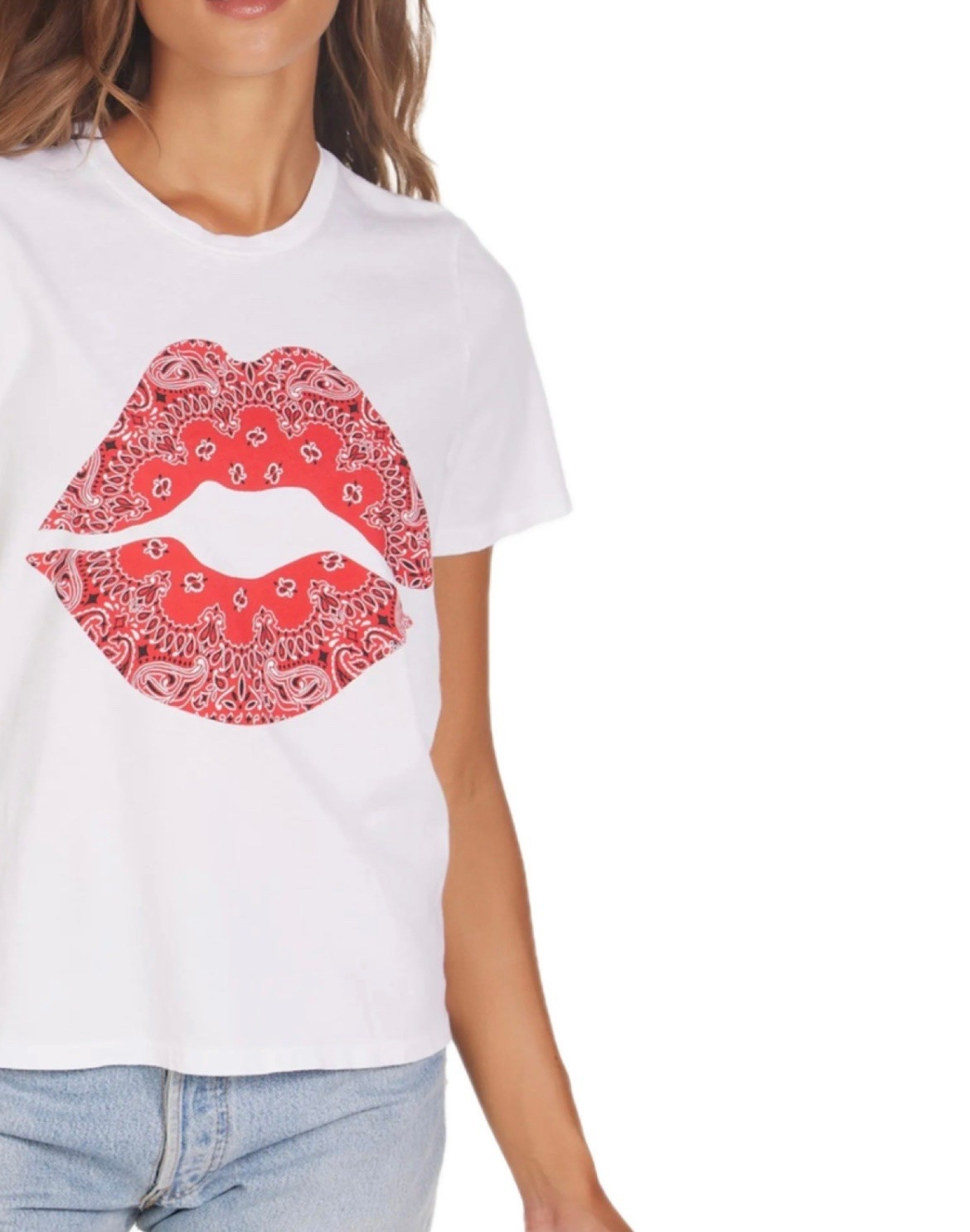 Muah 💋 
… bandana print trend meets lip print = super cute tee!

#LTKootd #LTKSeasonal