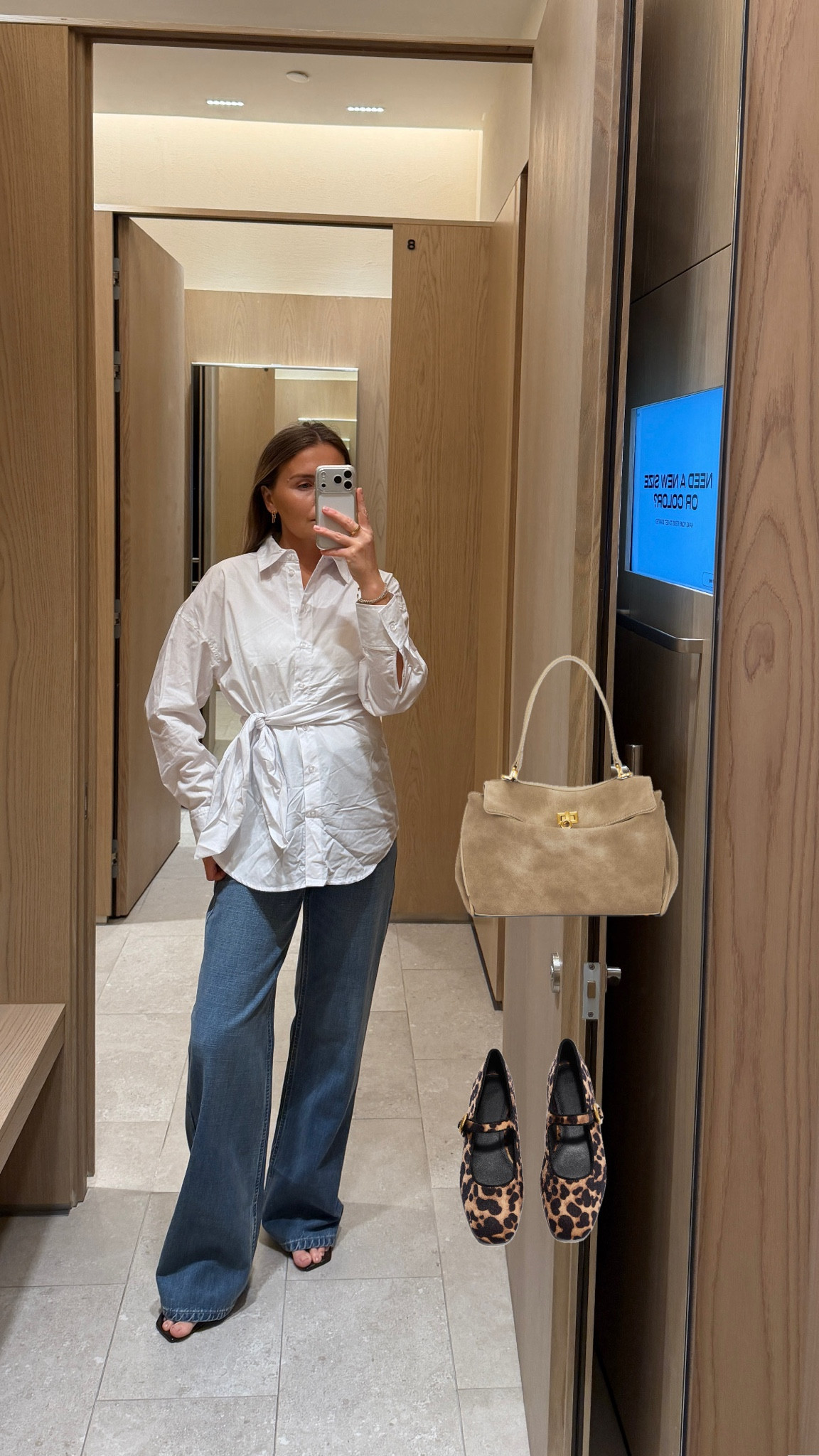 Oversized shirt in Size XS
Jeans is eu 36 

#LTKdayinmylife #LTKSaleAlert #LTKootd