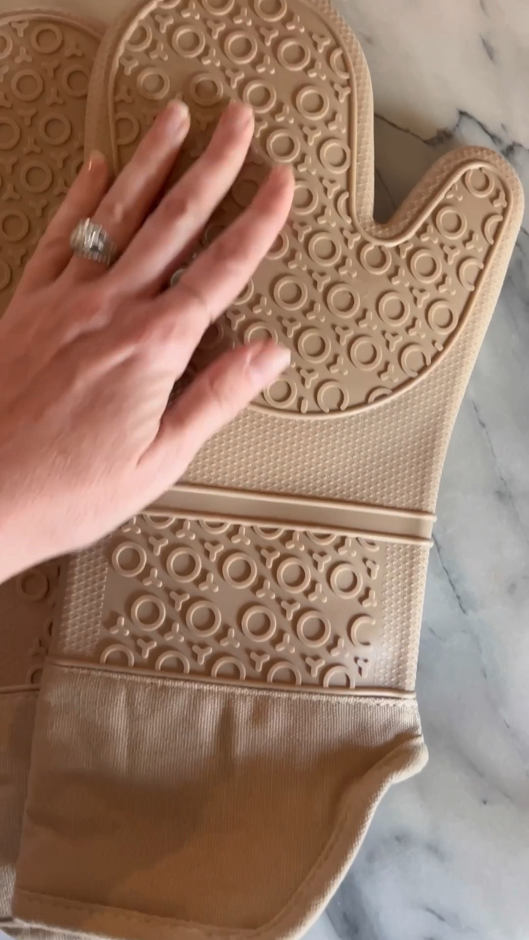 Rorecay Extra Long Oven Mitts and Pot Holders Sets: Heat Resistant Silicone Oven Mittens with Mini Oven Gloves Hot Pads Potholders for Kitchen Baking Cooking, Quilted Liner, Pack of 6 (Gray 4Pack)

#LTKFindsUnder50 #LTKGiftGuide #LTKHome