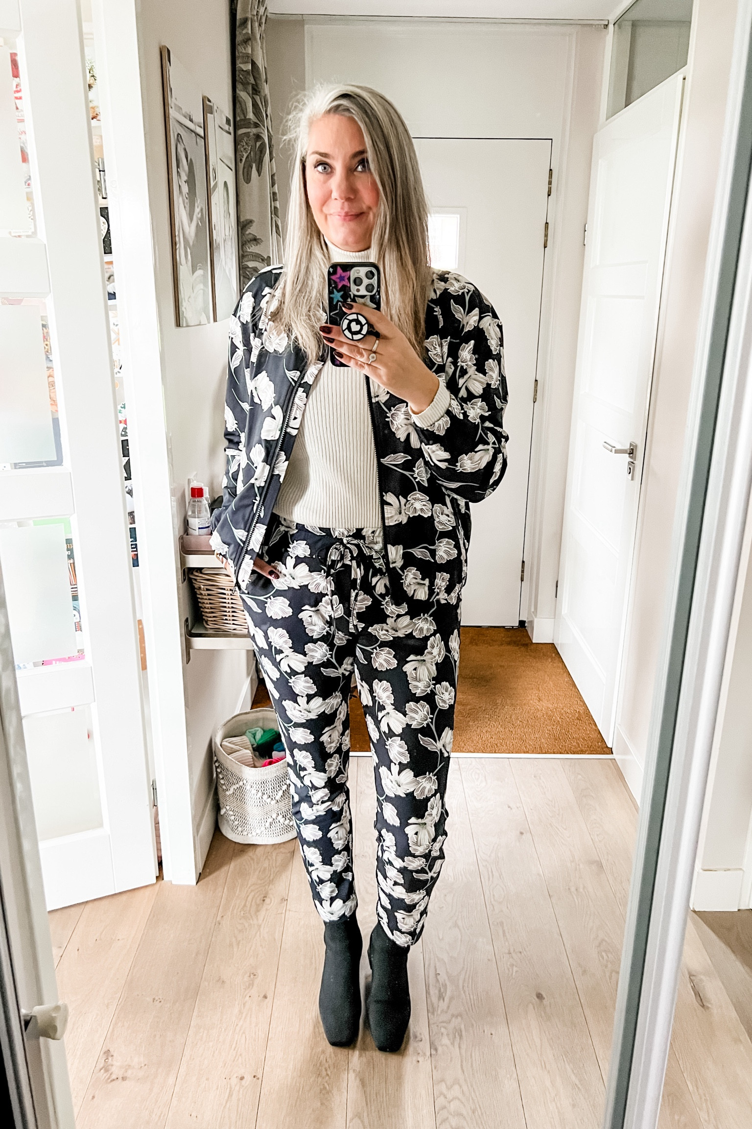 Ootd - Friday. Co-Ord suit is from Norah and cannot be linked. I am wearing an EU40 in the pants and a EU42 in the jacket. Beige glitter turtleneck is from Hema (L). Sock booties are from Vivaia. 

#LTKgift 

LTKFestiveSaleNL #LTKover40 #LTKmidsize