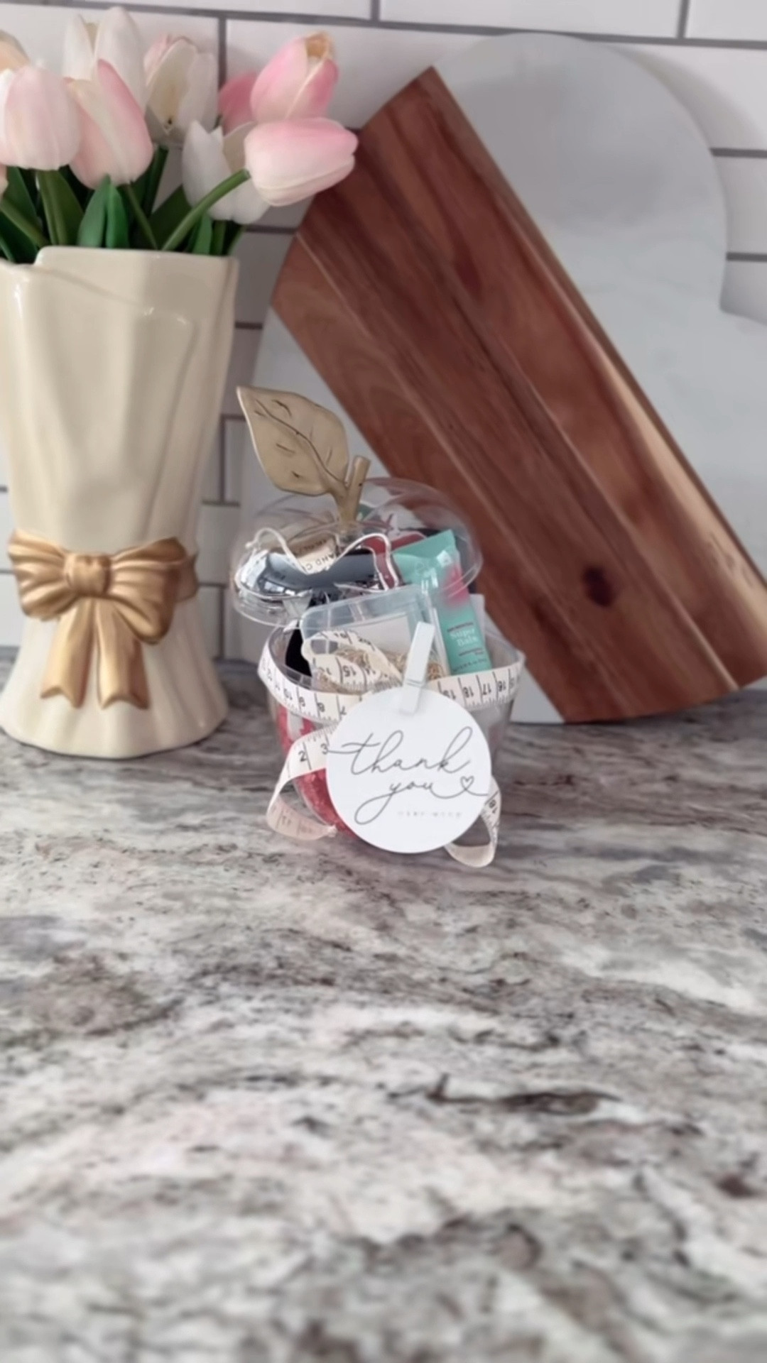 This DIY is under $10 & looks SO good!!

Cute, thoughtful, & takes minutes to put together 🙌

Comment “Teach” to get the links sent straight to your inbox 🫶🏻














.
.
.
.
.
#teachergift #teachergifts #teachergiftideas #diygifts #giftsunder10 

#LTKU #LTKmomlife #LTKKids