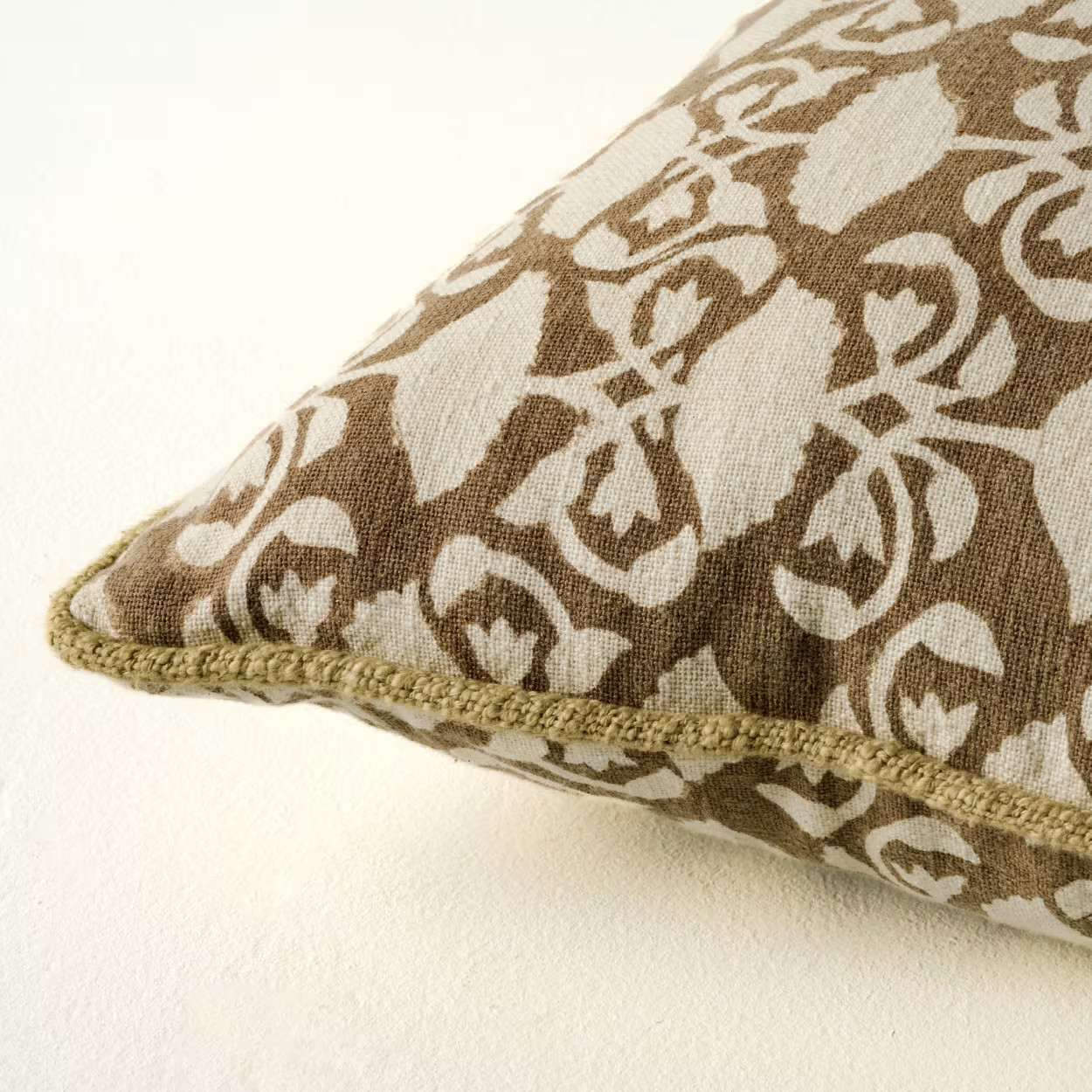 Pivoine Fleurs Pillow | Magnolia