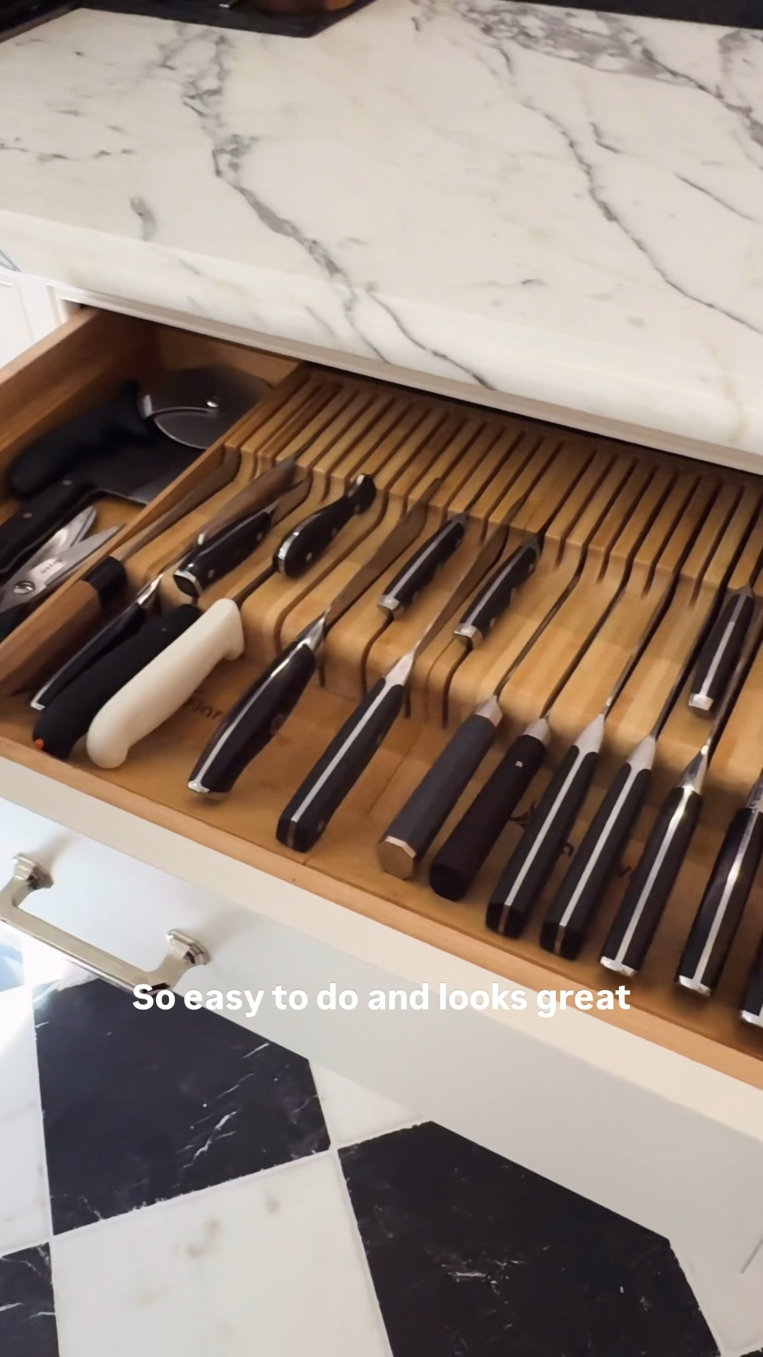 Your knife drawer might be the most frustrating drawer in your kitchen.👩🏼‍🍳
If you find yourself digging through a pile of knives to find the one you need, it's time for a simple reset. A knife block keeps everything separated, easy to see, and safer to grab. I always recommend creating a spot where each item has a home because the easier it is to put something away, the more likely everyone in the house will do it.
A functional kitchen isn't about having more space, it's about making the space you have work better.✨
🔪 Save this idea for your next kitchen organizing project.

#KitchenDrawerOrganizatio
#KitchenOrganizationIdeas
#KitchenOrganizationTips
#OrganizedKitchen
#HomeOrganizationTips

#LTKHome #LTKdayinmylife